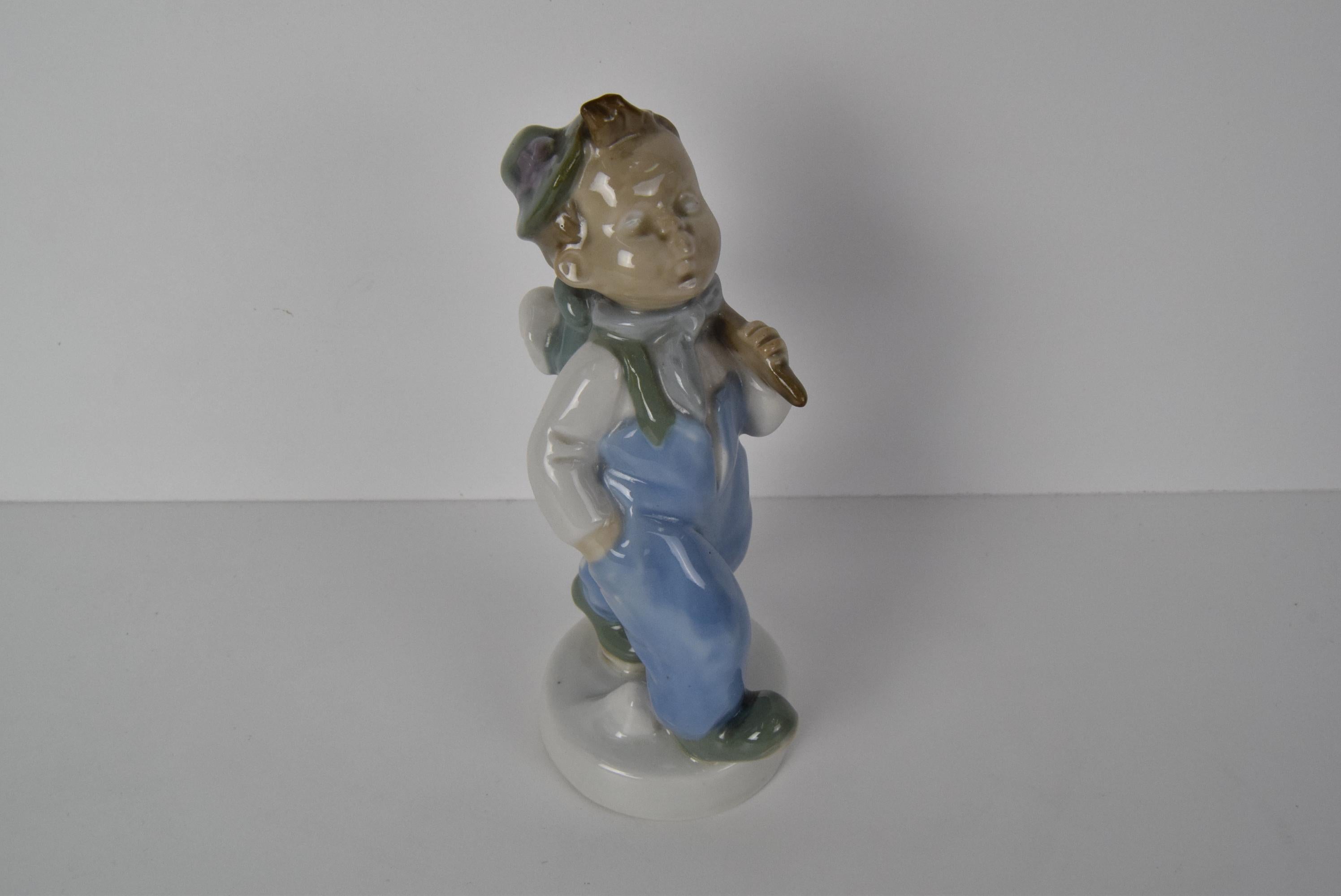 Rare Beautiful Design Porcelain Boy Figurine by Ella Strobach König/ ROYAL DUX In Good Condition For Sale In Praha, CZ