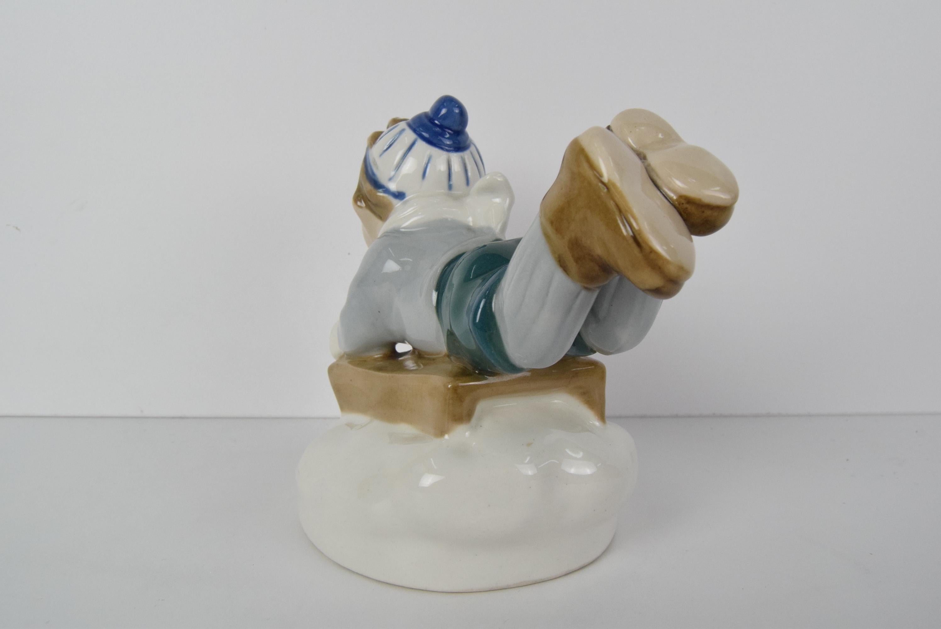 Tchèque Rare et magnifique figurine de garçon en porcelaine de Ella Strobach König/ ROYAL DUX en vente