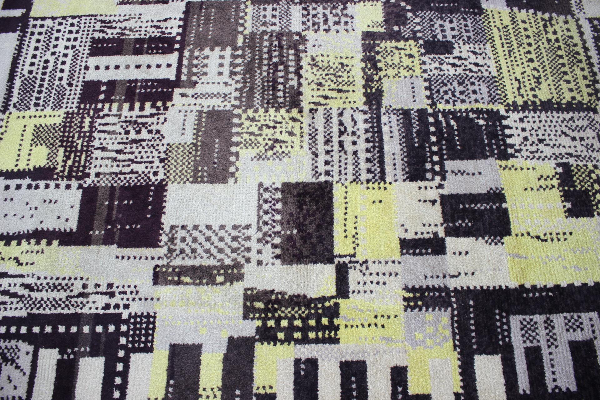 Seltener schöner handgefertigter Teppich aus Wolle mit abstraktem Design, 1940er Jahre im Angebot 2