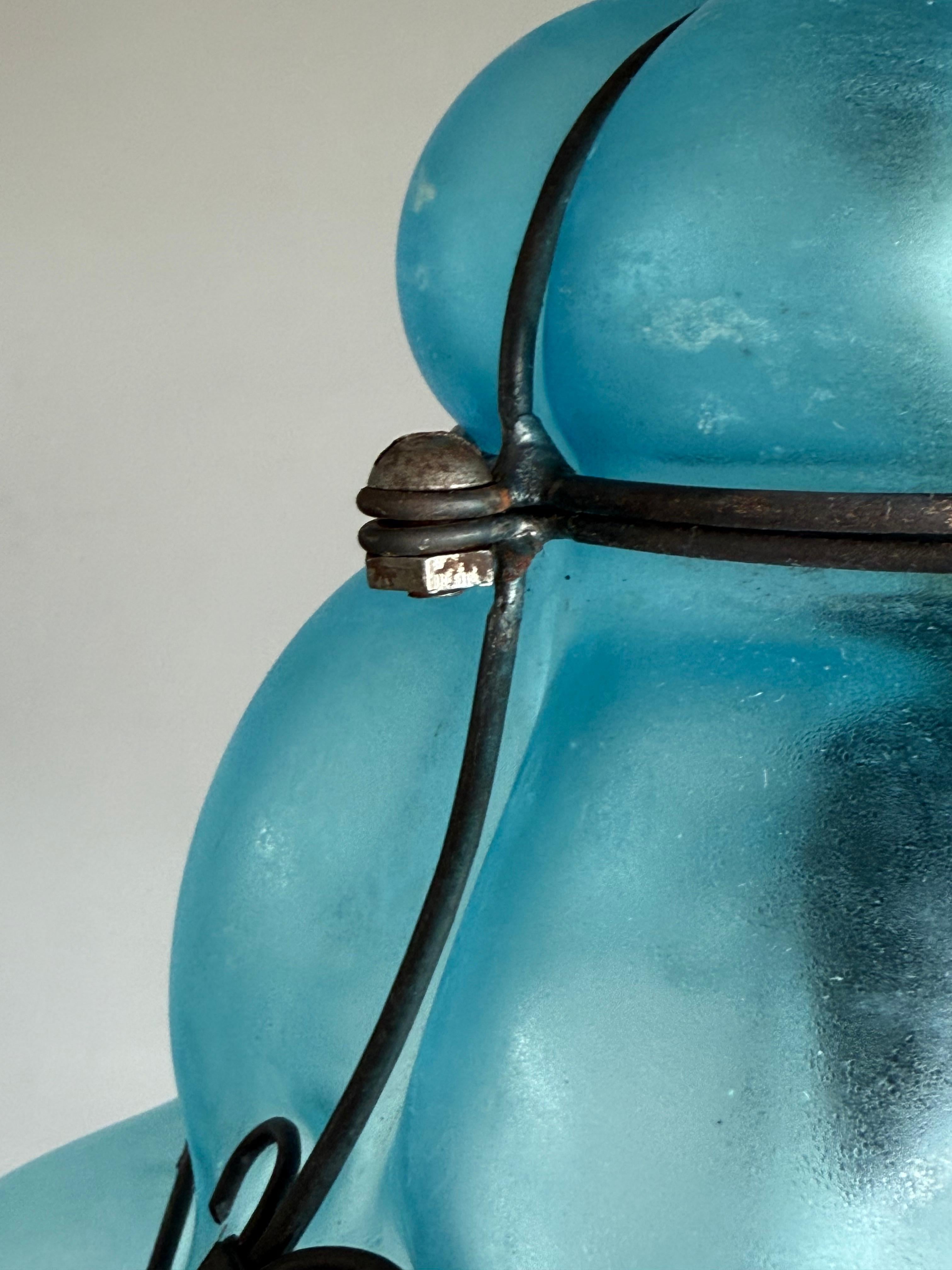 Rare et magnifique lampe à suspension viennoise en verre soufflé bleu azur 1950 en vente 2
