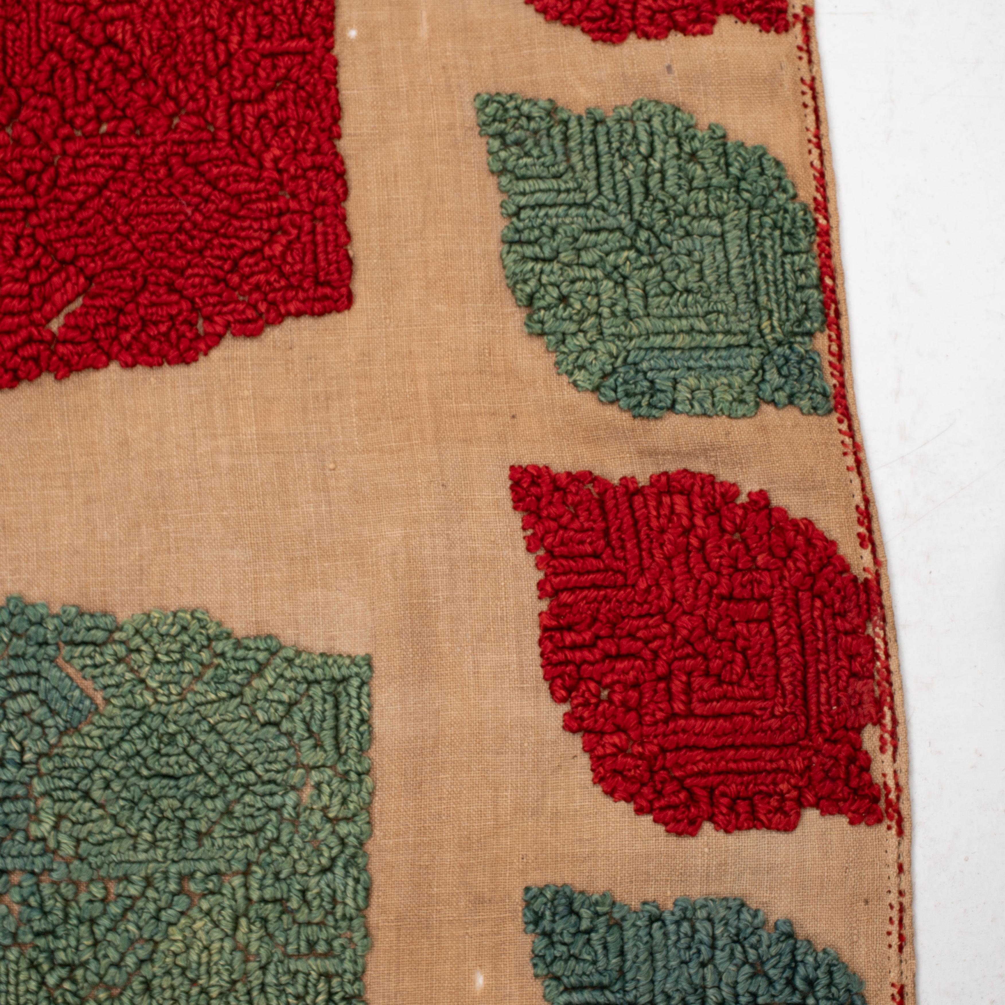 Rare broderie de tente de lit de Rhodes, Grèce, 18e siècle en vente 3