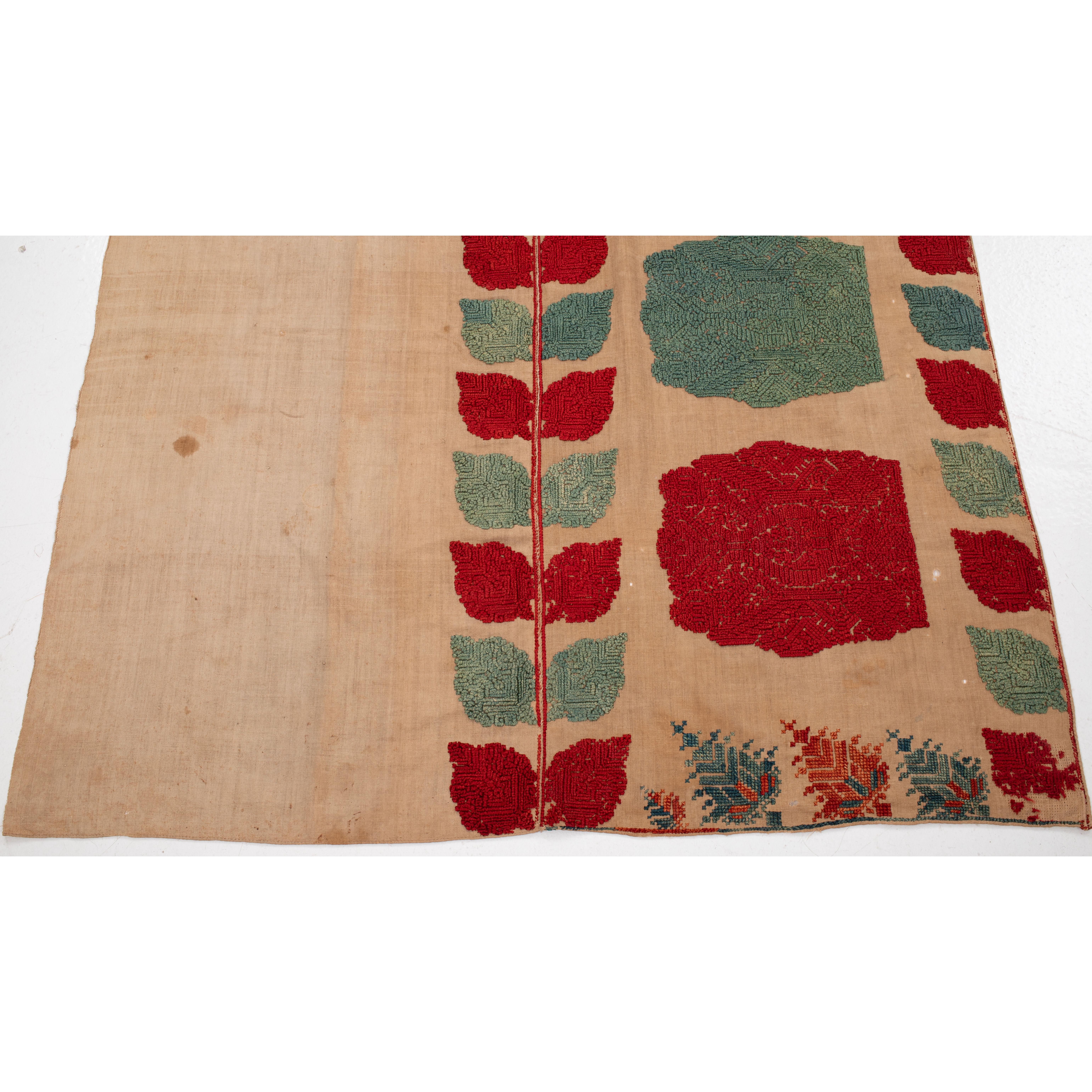 Rare broderie de tente de lit de Rhodes, Grèce, 18e siècle État moyen - En vente à Istanbul, TR