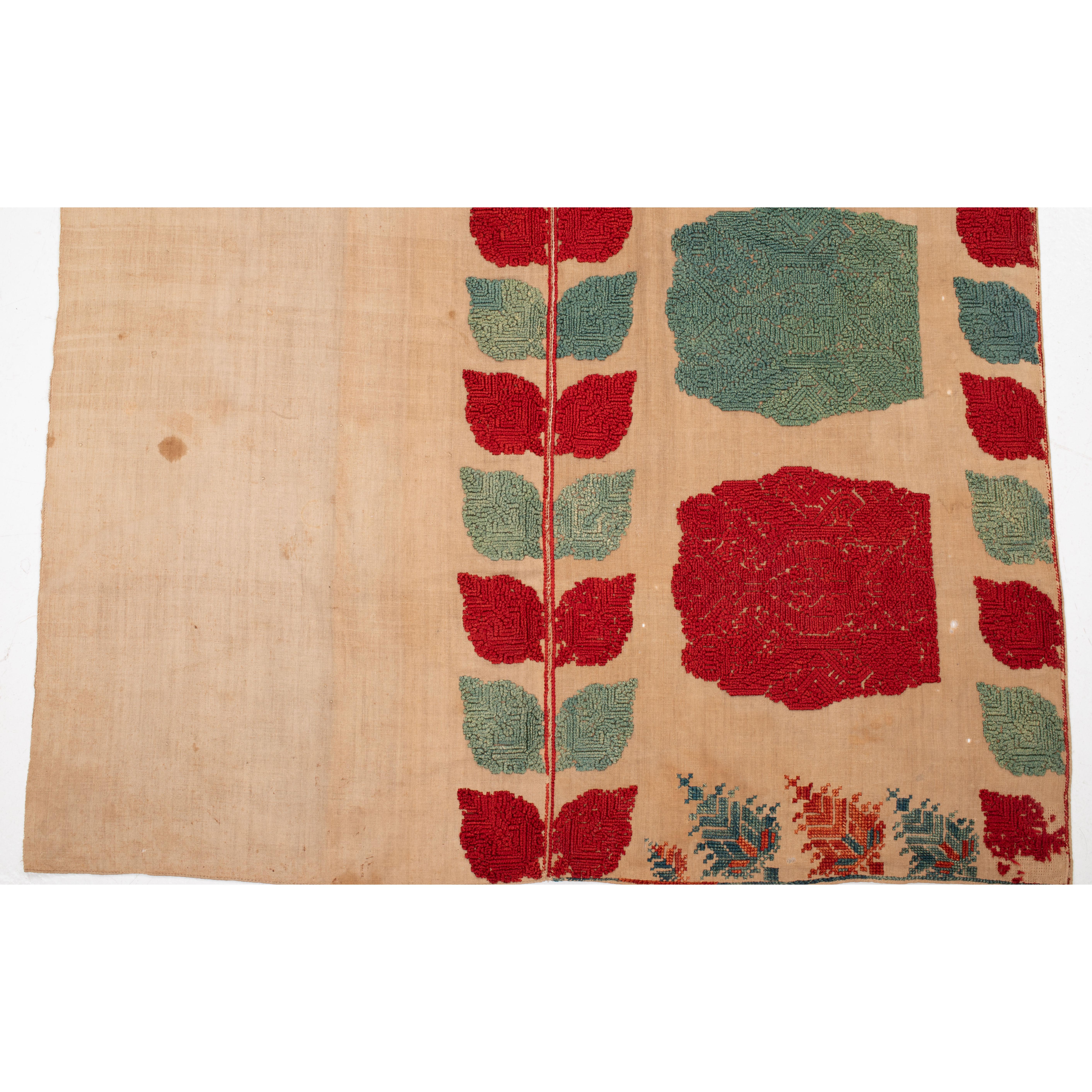 XVIIIe siècle et antérieur Rare broderie de tente de lit de Rhodes, Grèce, 18e siècle en vente
