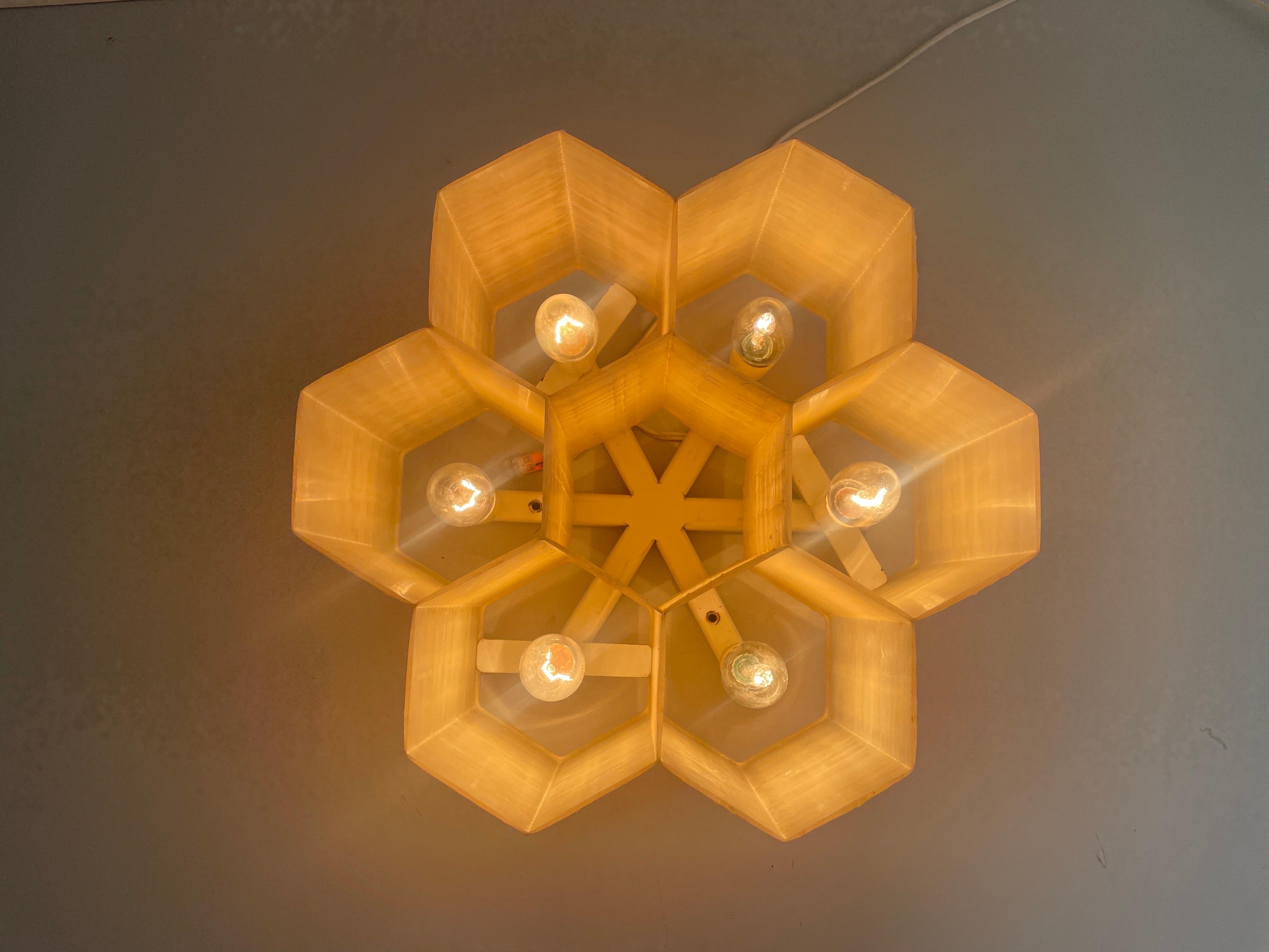 Rare Bee Honeycomb Design Fiberglass Flush Mount Light, 1960s, Allemagne en vente 11