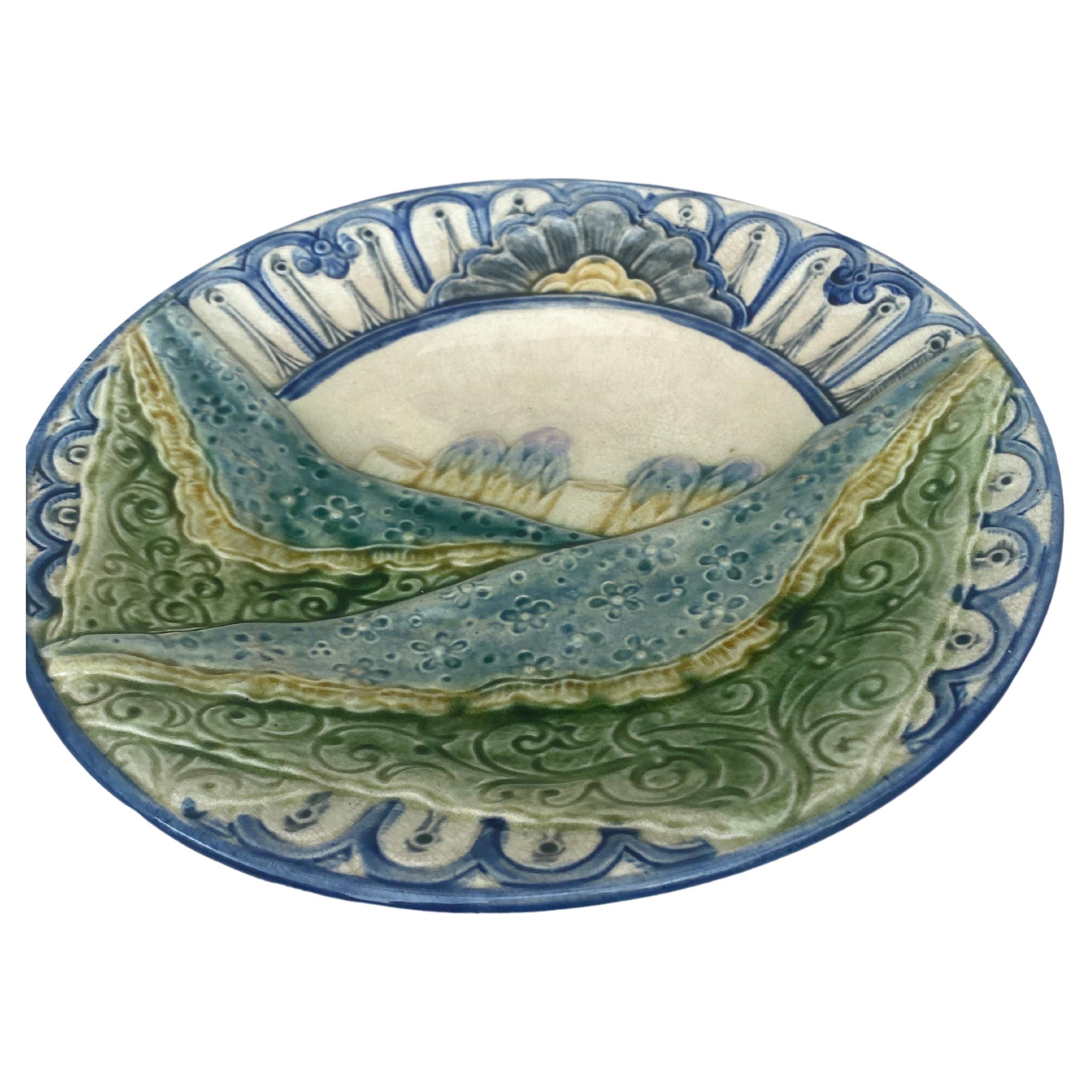 Raro plato de espárragos Wasmuel Majolica belga, hacia 1880.
Trampantojo de servilletas.