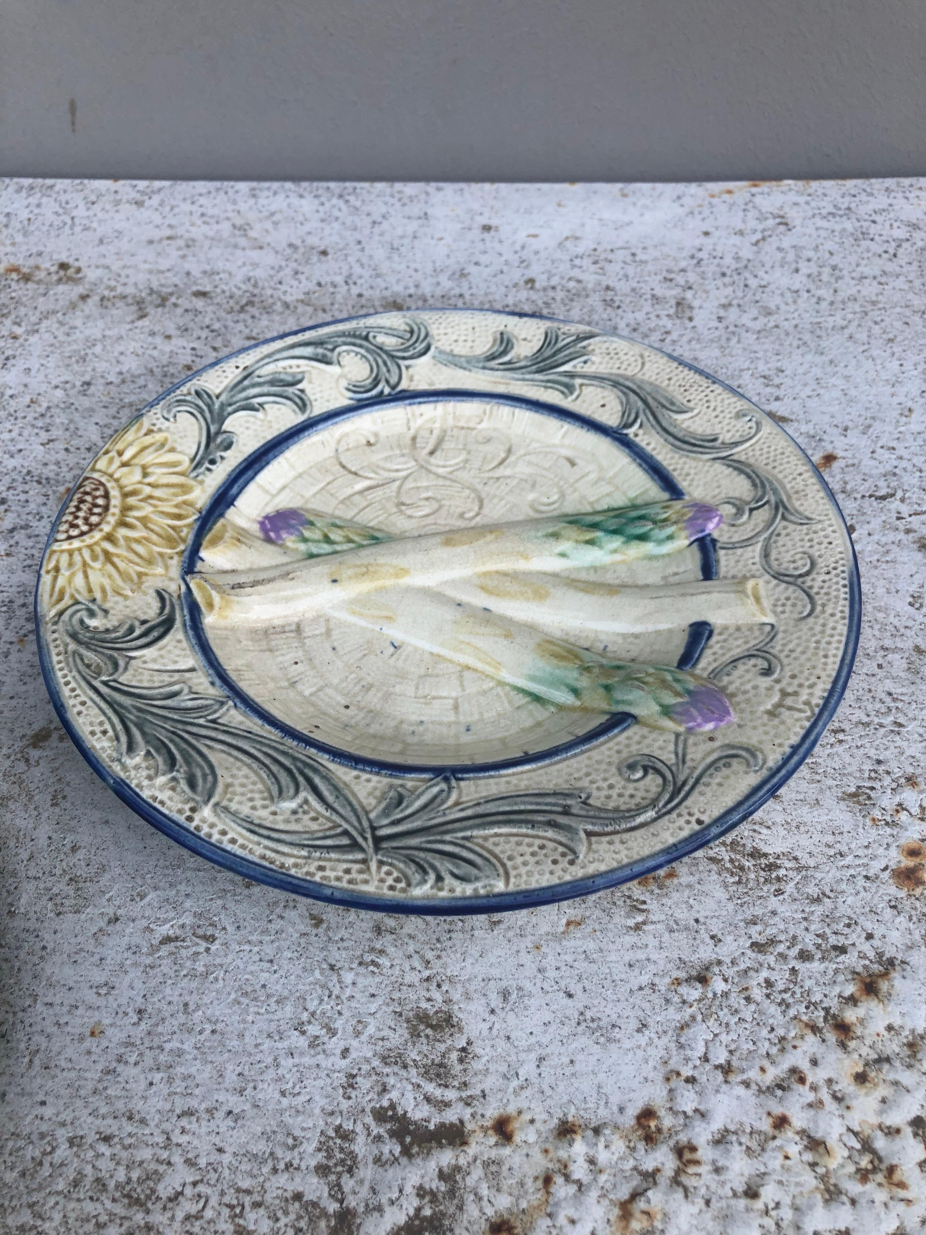 Rare Belgium Majolica asparagus sunflower plate Wasmuel, circa 1880.
 