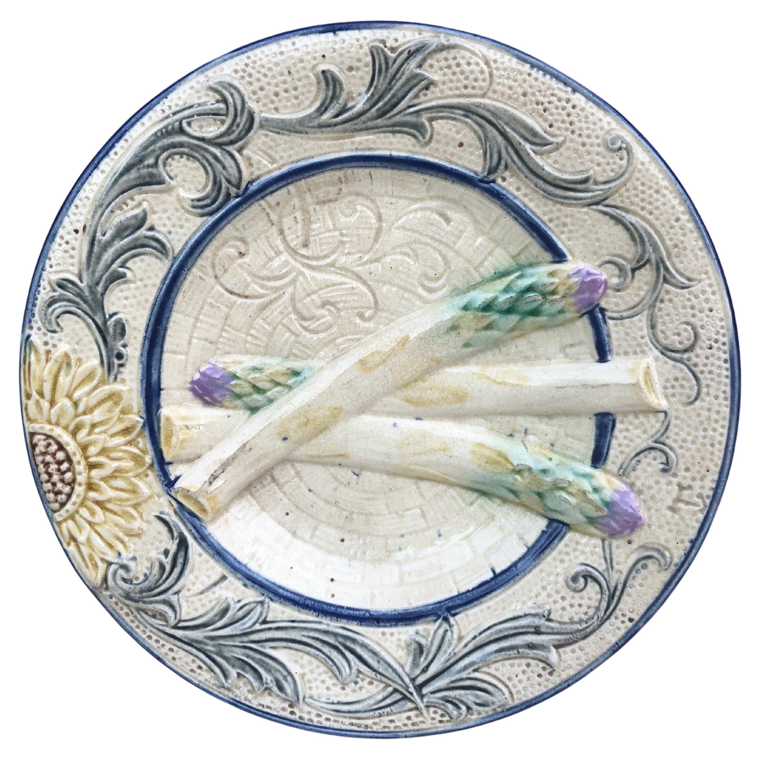 Rare assiette à asperges et tournesol en majolique de Belgique Wasmuel, vers 1880