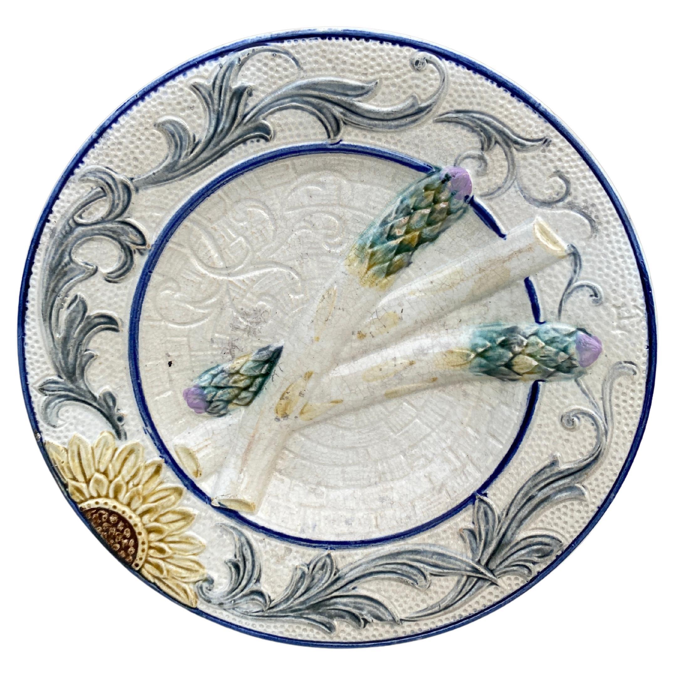 Rare assiette à asperges et tournesol en majolique de Belgique Wasmuel, vers 1880