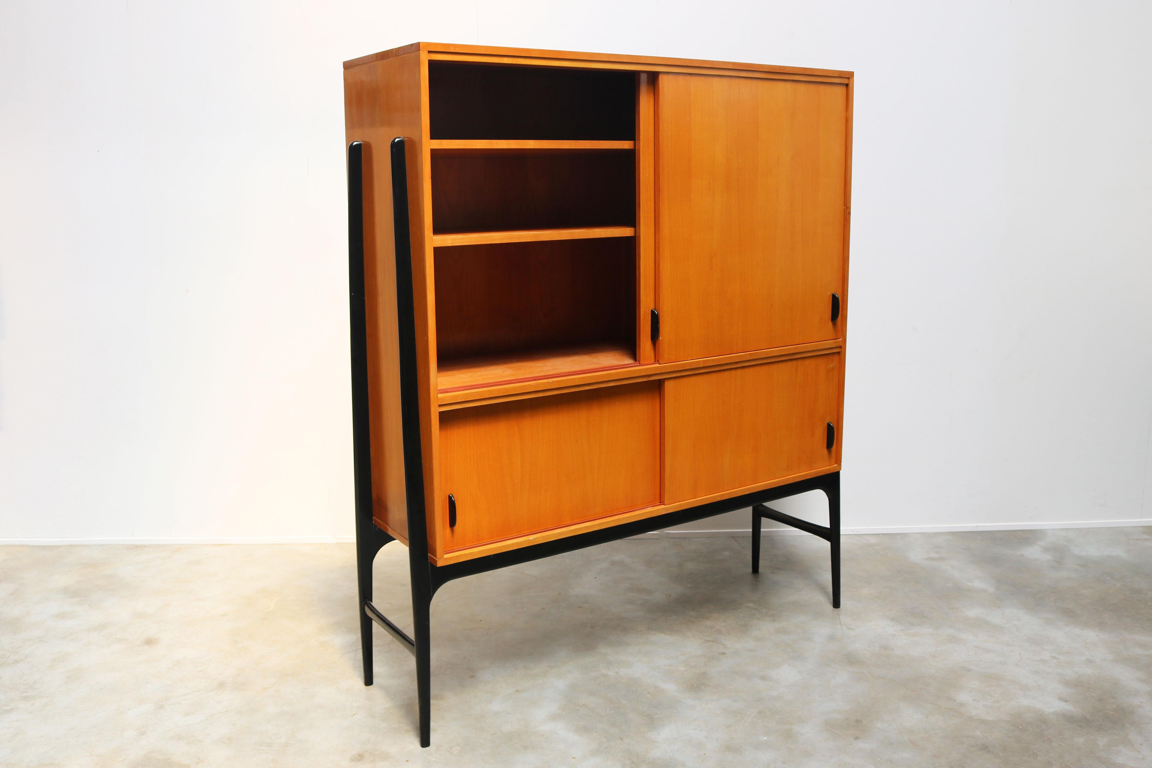Rare buffet belge du milieu du siècle dernier par Alfred Hendrickx pour Belform 1958 en vente 2