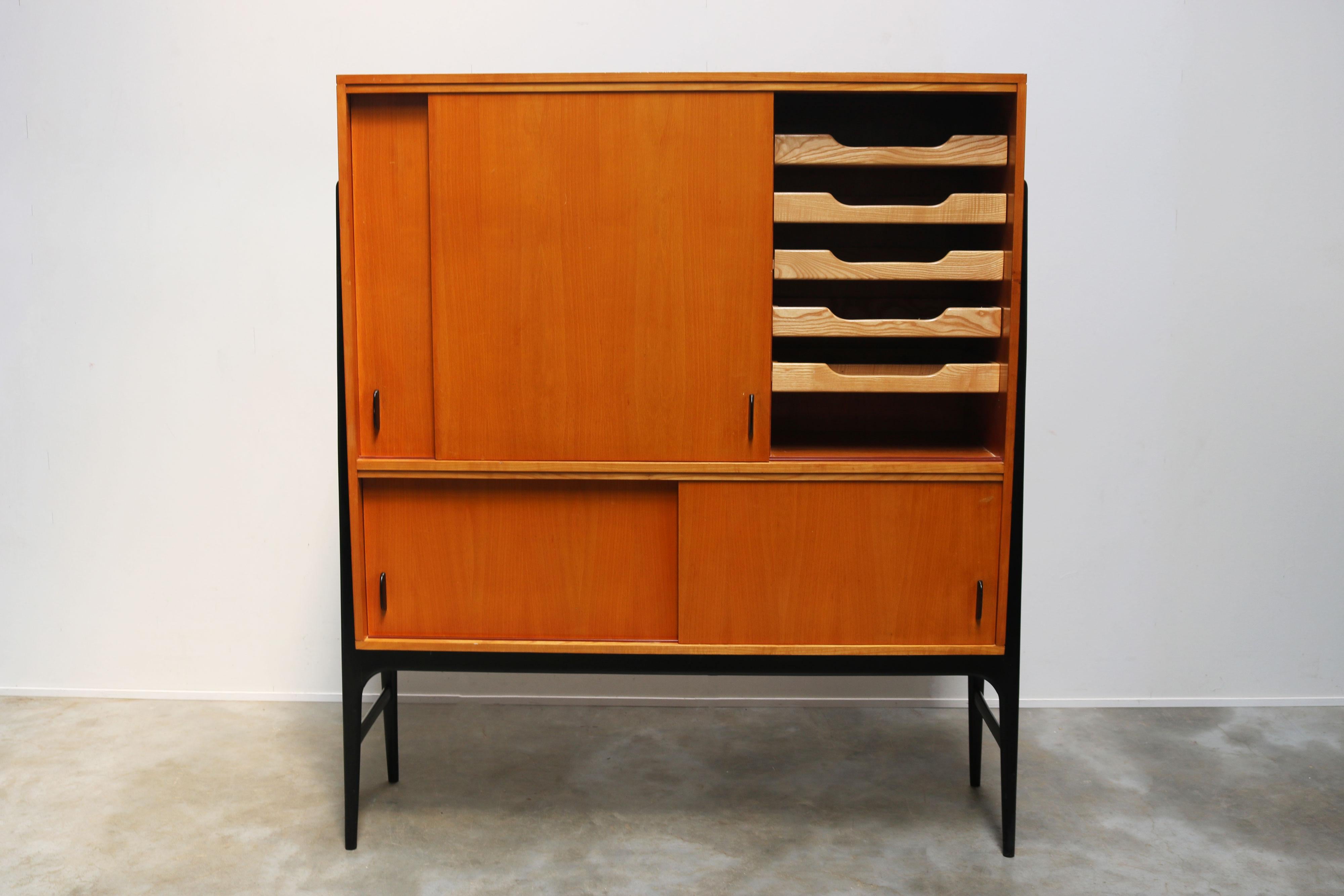 Rare buffet belge du milieu du siècle dernier par Alfred Hendrickx pour Belform 1958 en vente 4
