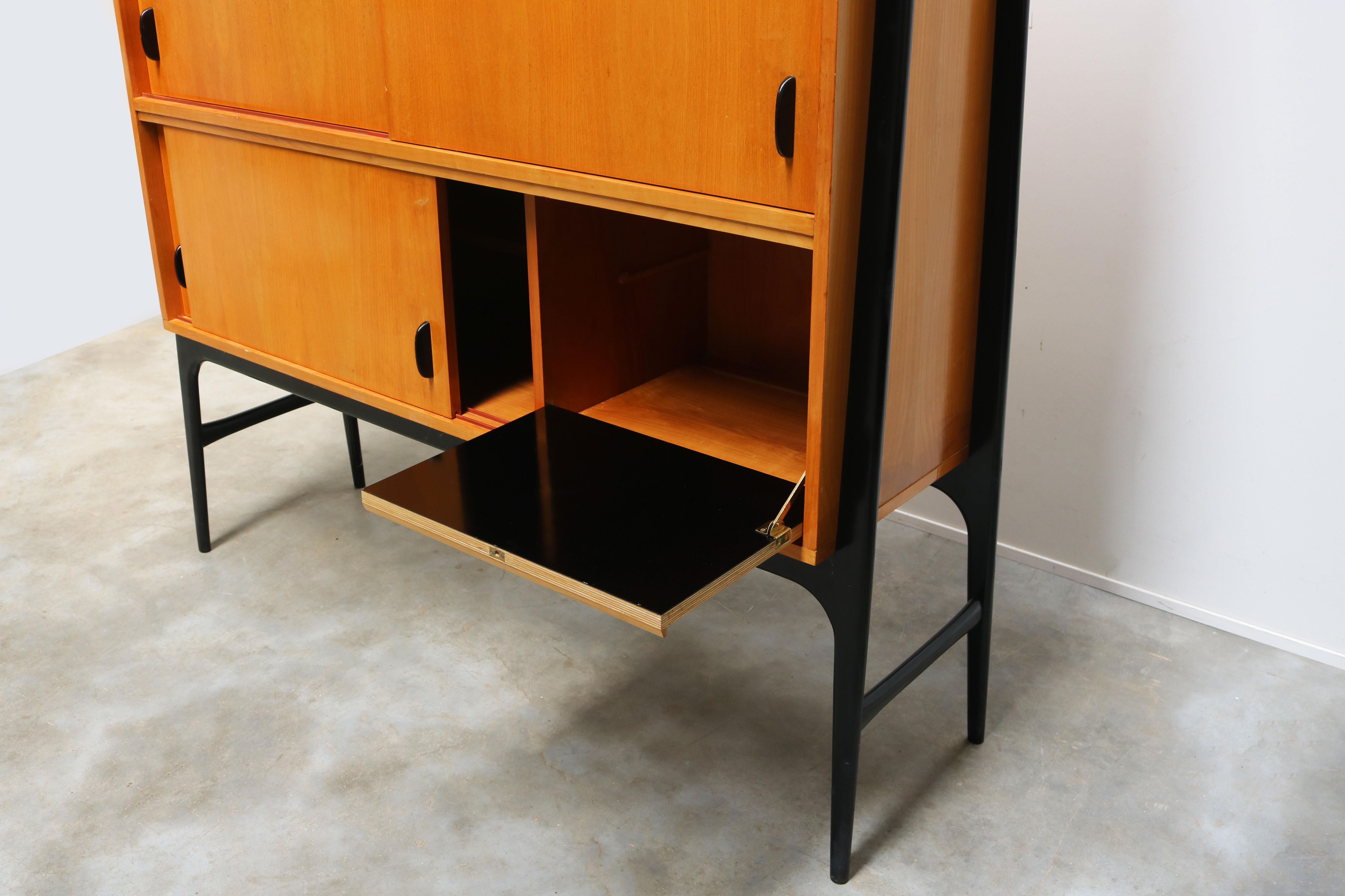 Rare buffet belge du milieu du siècle dernier par Alfred Hendrickx pour Belform 1958 en vente 6