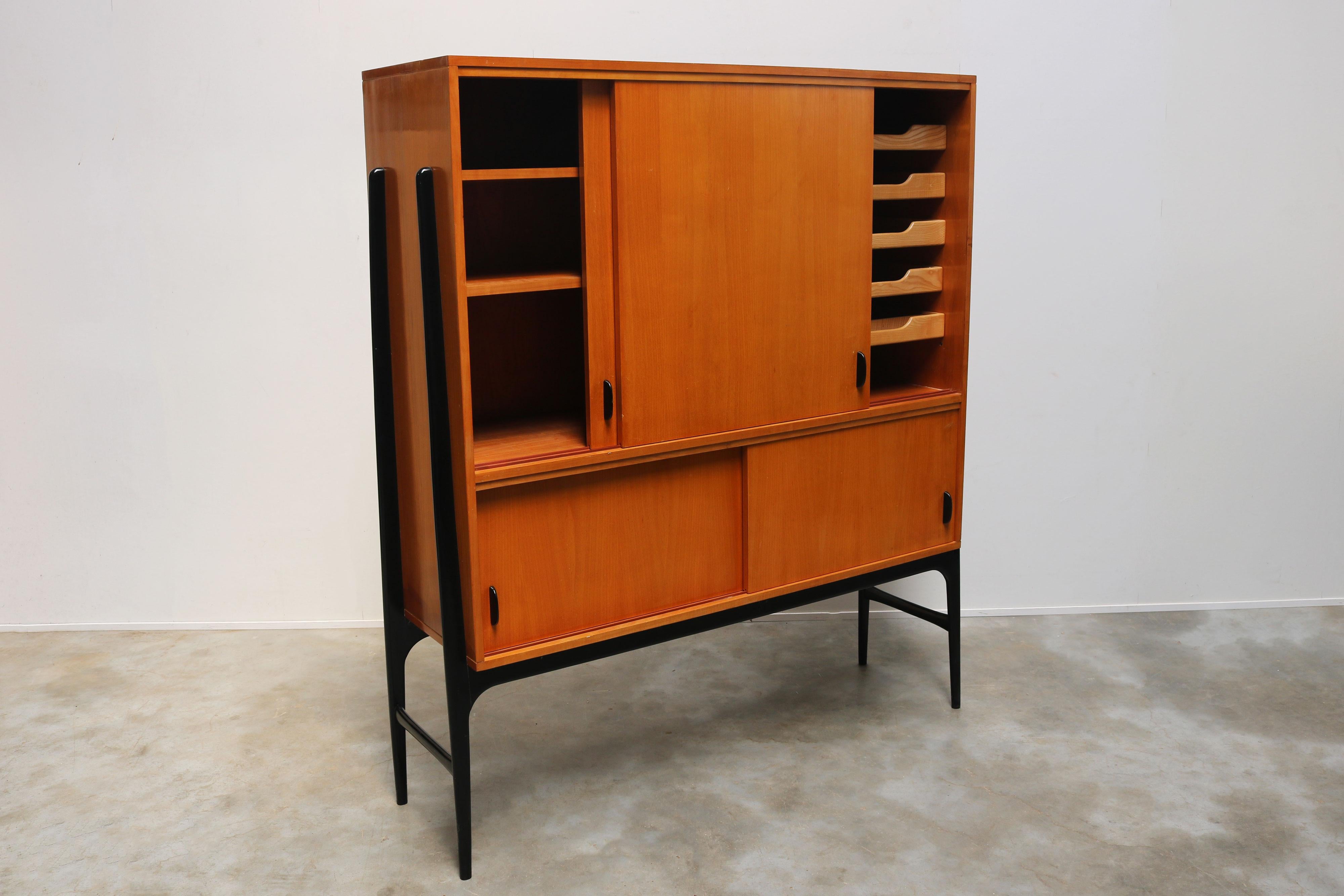 Rare buffet belge du milieu du siècle dernier par Alfred Hendrickx pour Belform 1958 Bon état - En vente à Ijzendijke, NL