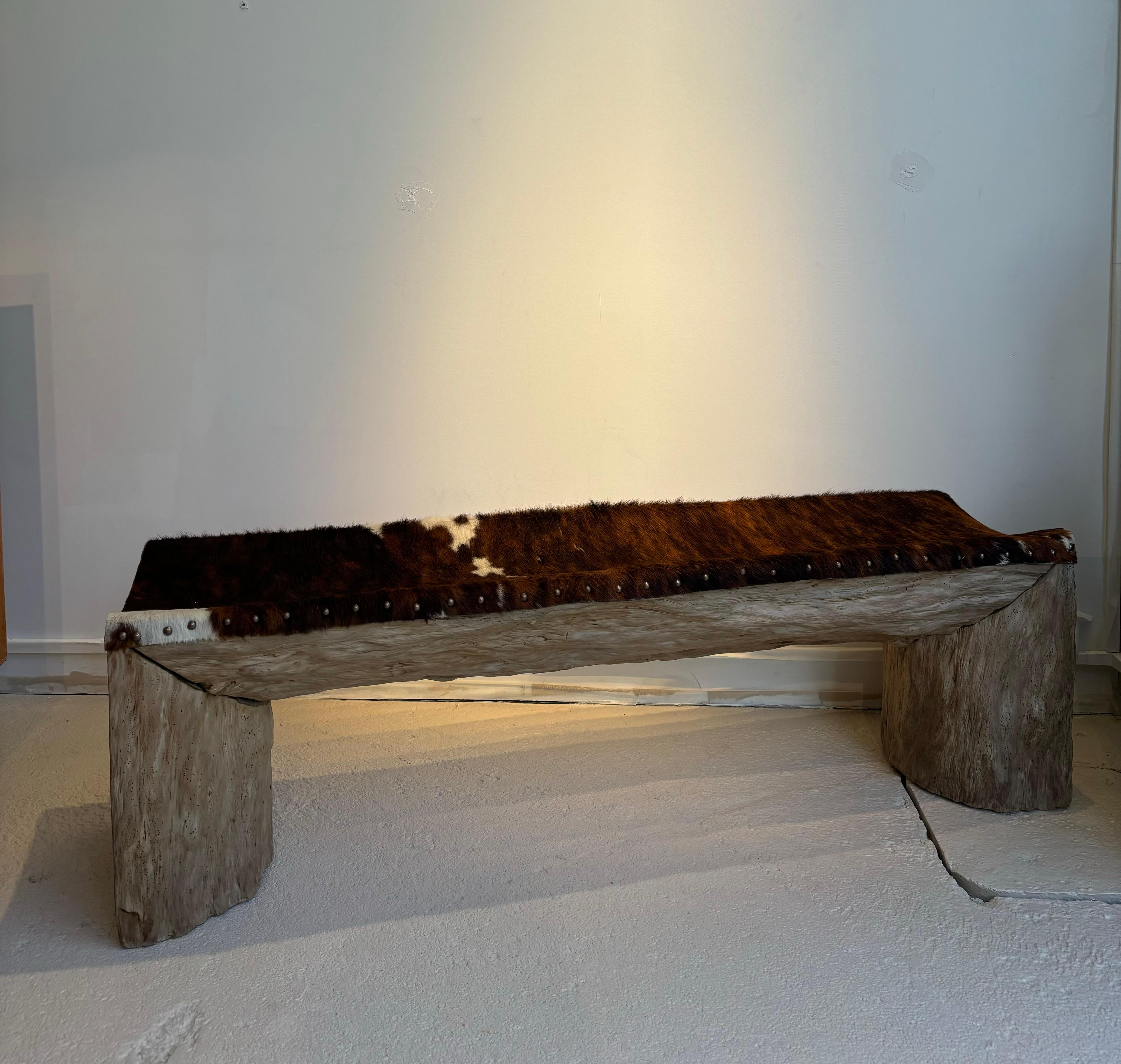 Really nice bench attributed to Zanine Caldas, in massive pegui wood and skin. 
Gorgeous pièce of the brasilian design and the handwork of the designers of this country. 