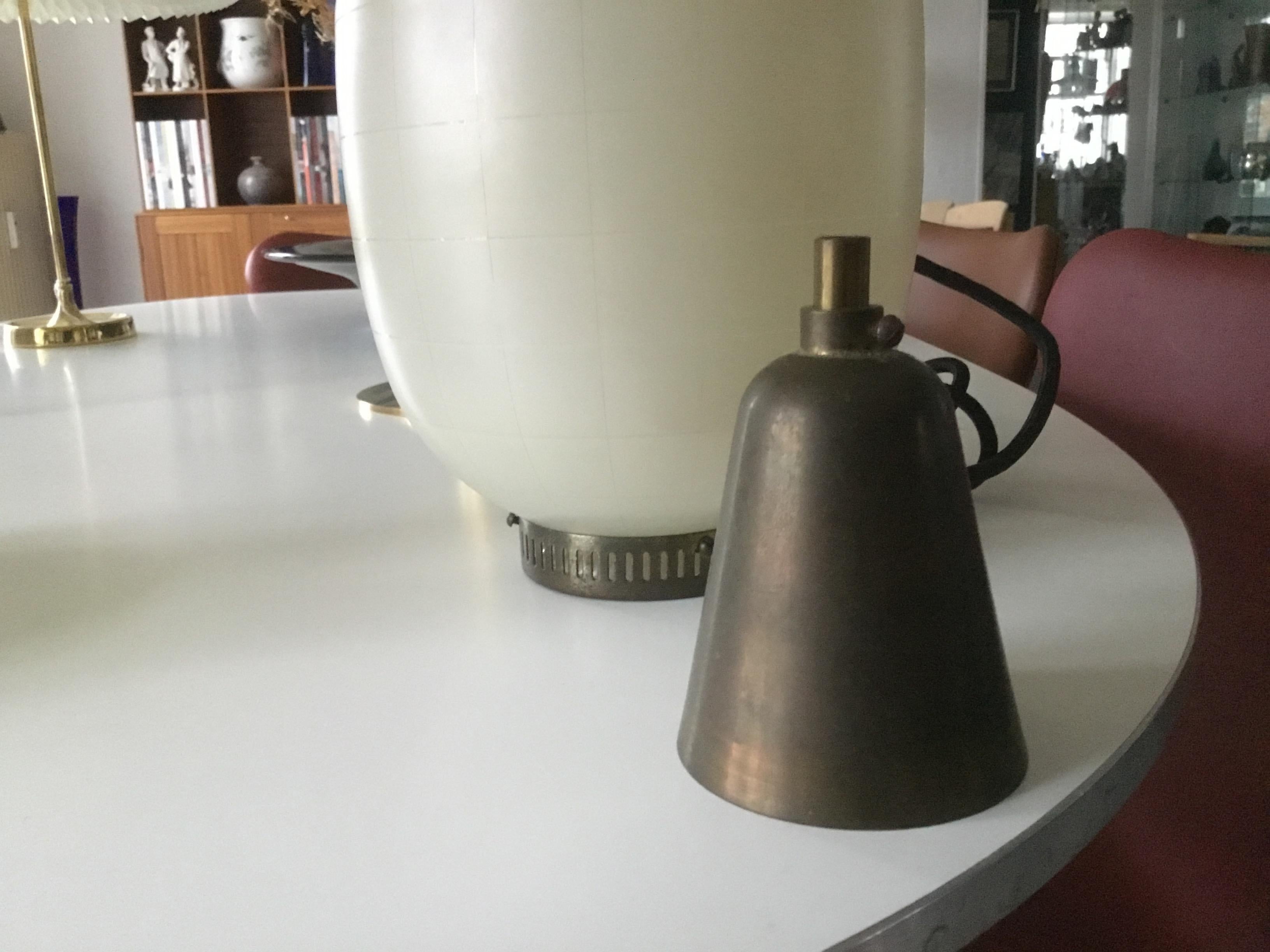 Ottone Raro ciondolo in vetro opalino Bent Karlby China con strisce di Lyfa anni '60 in vendita
