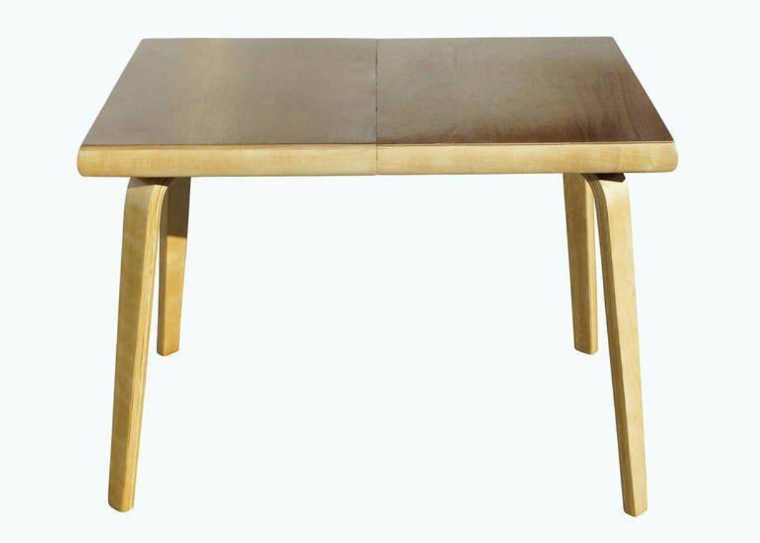 Américain Rare table de salle à manger en contreplaqué cintré de Thaden-Jordan Furniture en vente