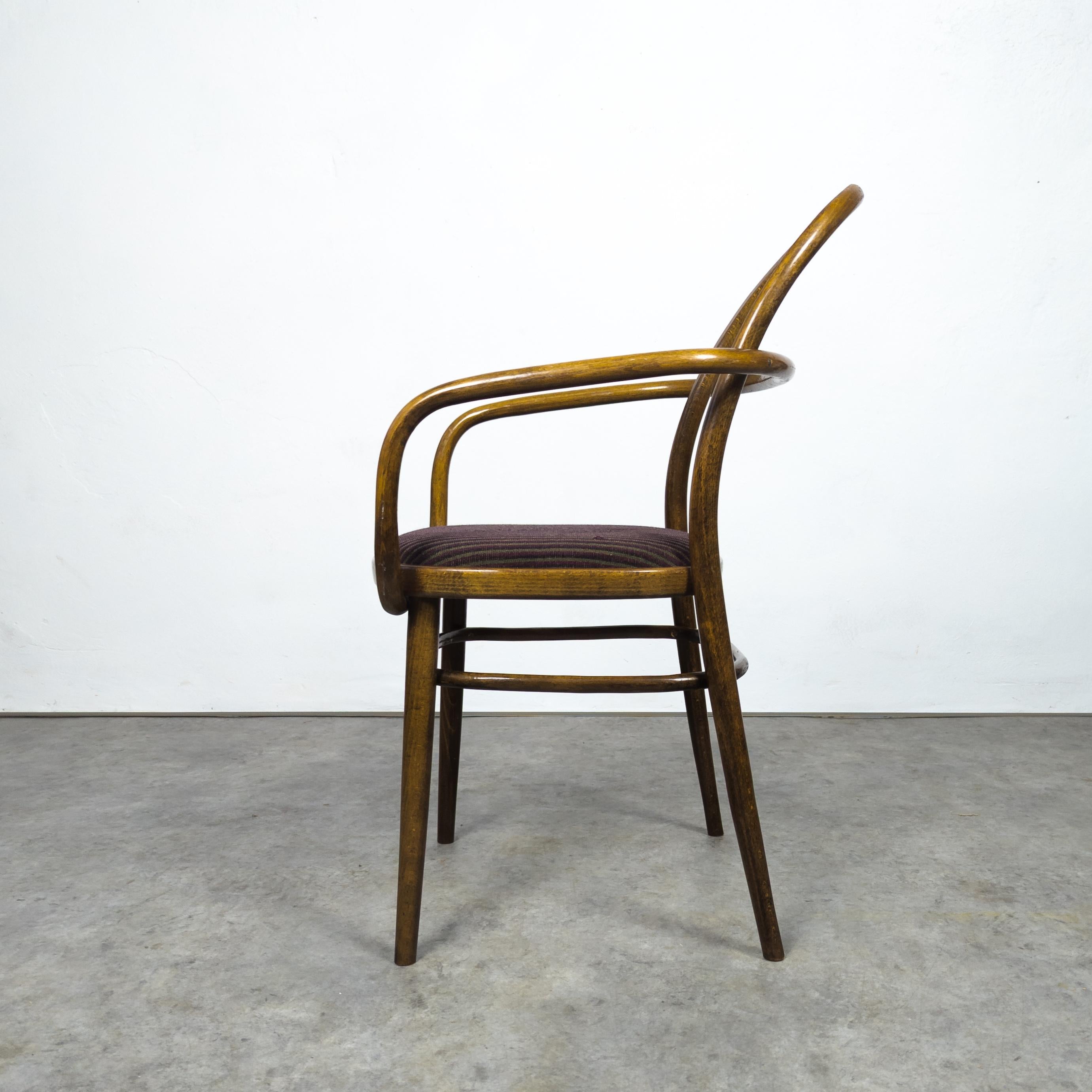 Tchèque Rare fauteuil en bois courbé de Radomír Hofman pour TON, 1967 en vente