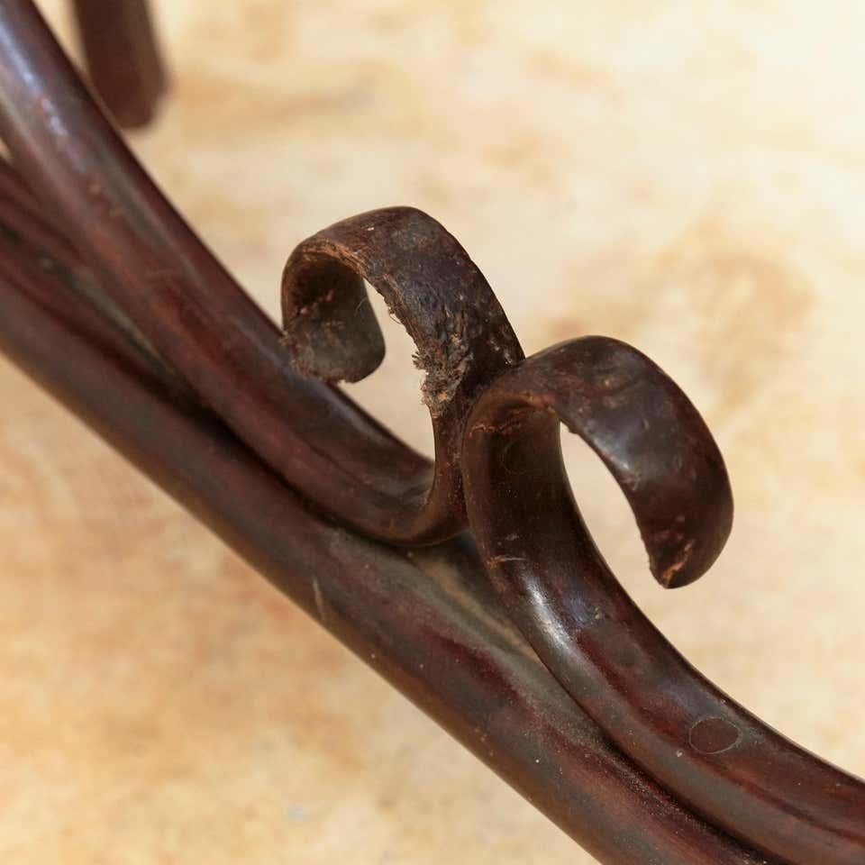 Rara culla modernista in legno curvato.
Prodotto da Ventura Feliu (Spagna), 1930 circa.

In condizioni originali, conserva una bella patina.