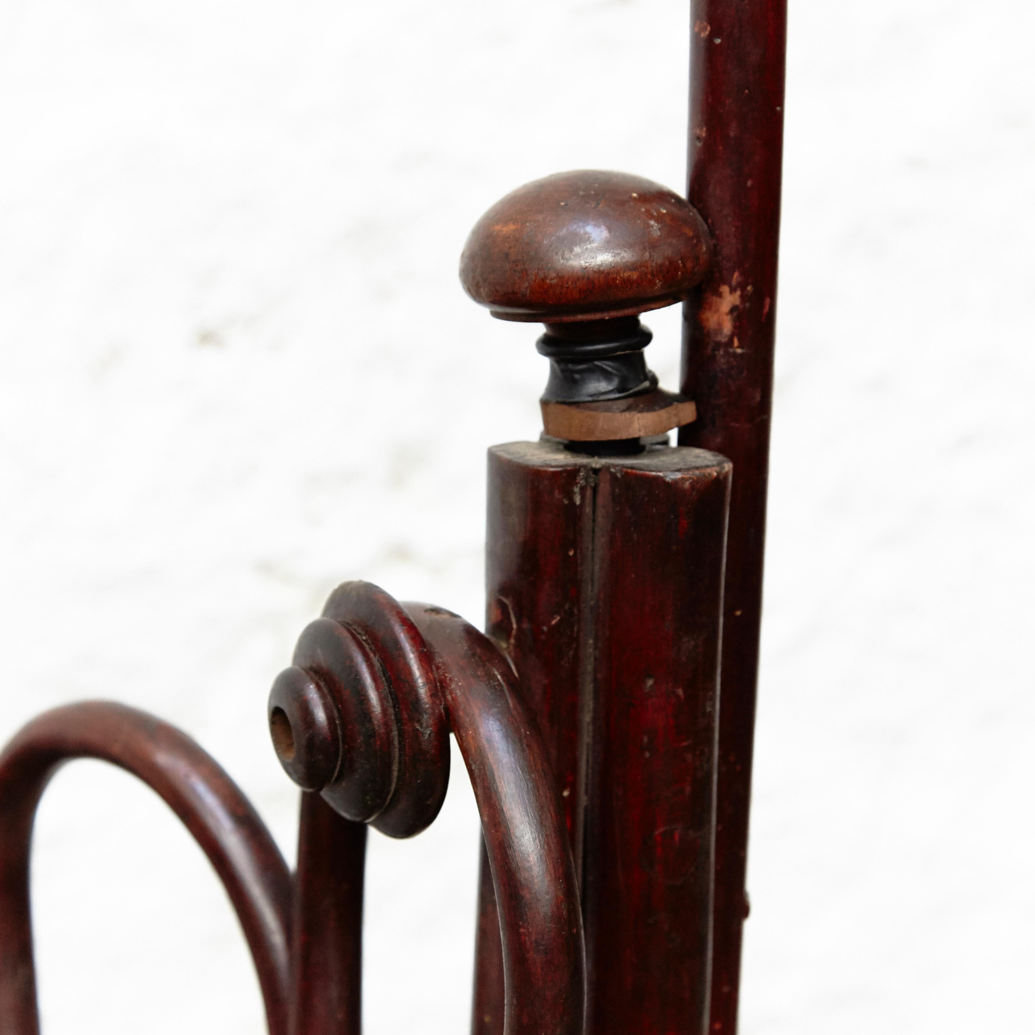 Rare Bentwood Modernist Cradle by Ventura Feliu, circa 1930 In Good Condition In Barcelona, Barcelona