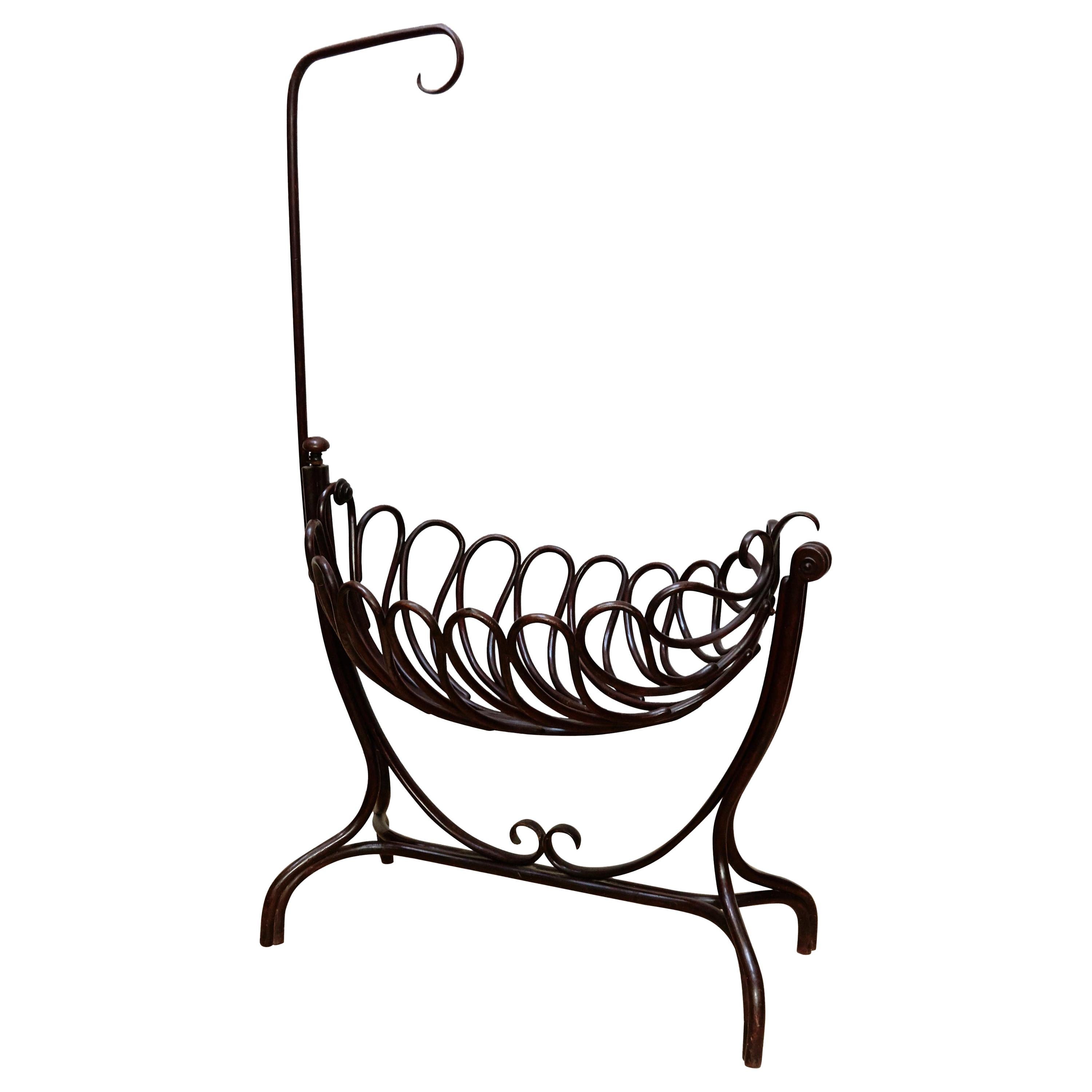 Rare Bentwood Modernist Cradle by Ventura Feliu, circa 1930