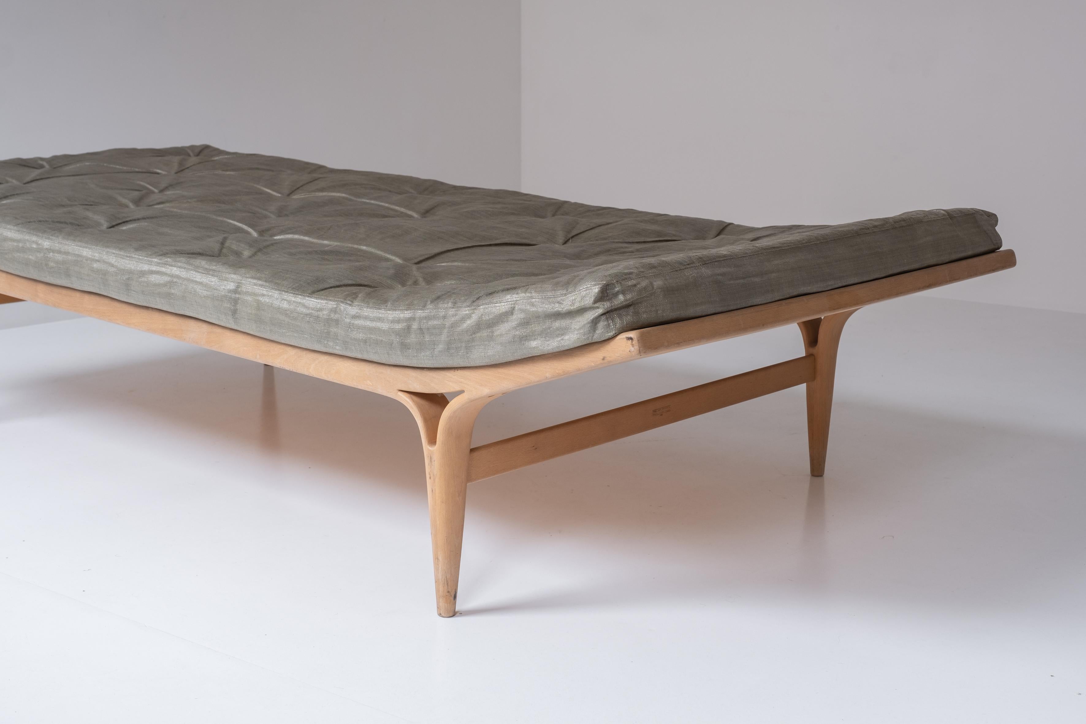 Rare ‘Berlin’ daybed by Bruno Mathsson for Firma Karl Mathsson, Sweden 1969 For Sale 1