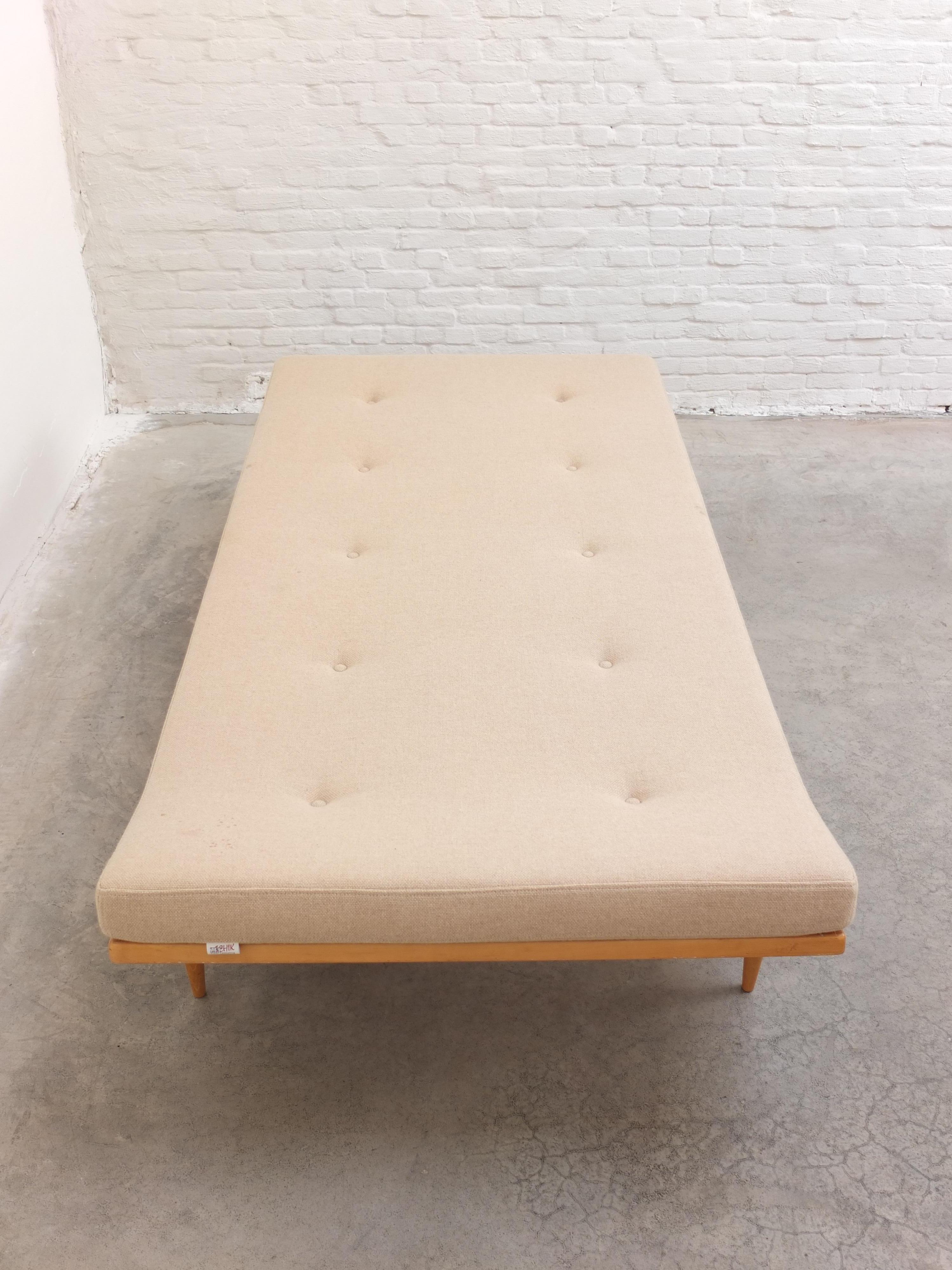 Rare 'Berlin' Daybed by Bruno Mathsson for Karl Mathsson, 1957 For Sale 7