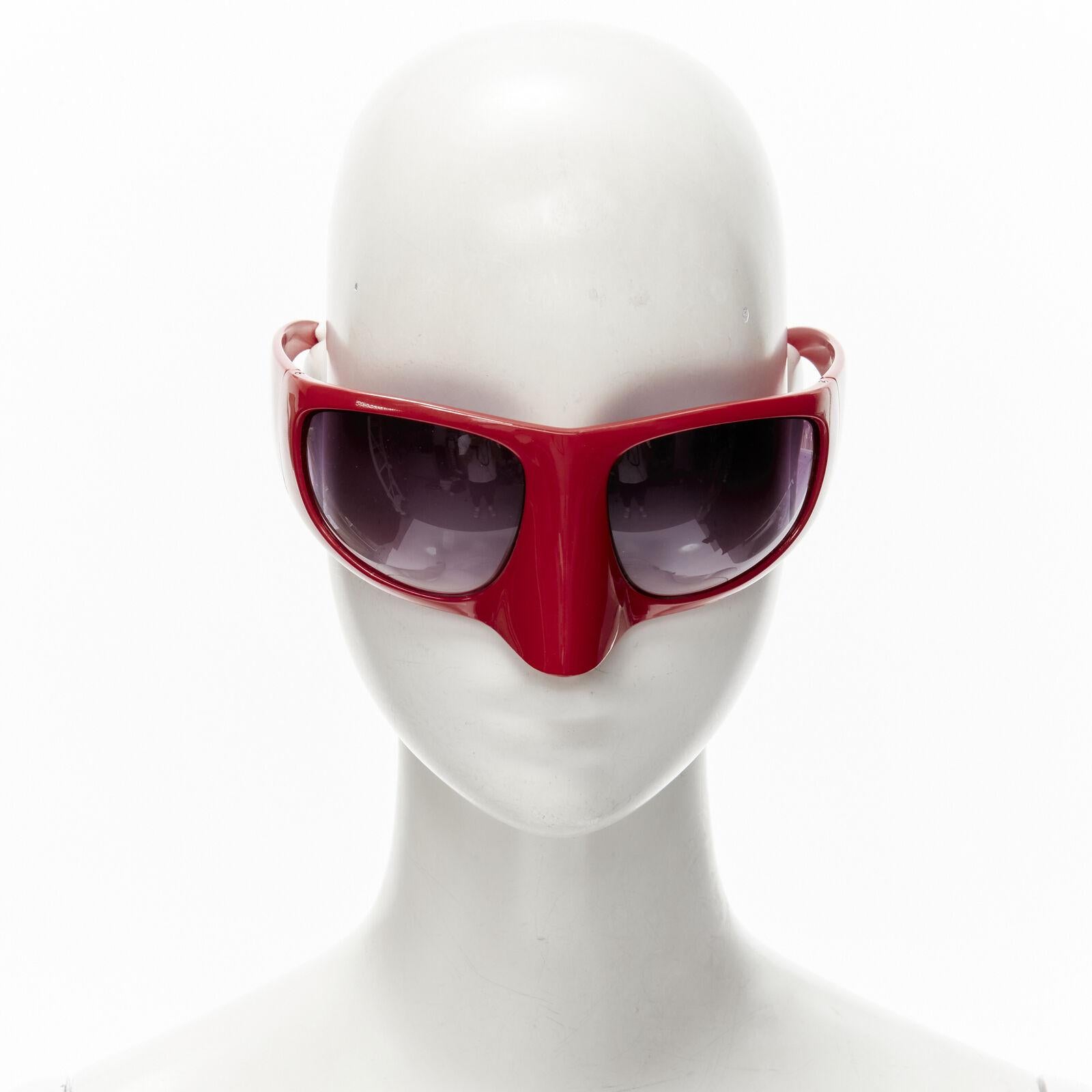 rare BERNARD WILLHELM LINDA FARROW PW003 red mould nose masked sunglasses
Reference: ANWU/A00846
Brand: Bernard Willhelm
Model: PW003
Material: Plastic
Color: Red, Black
Pattern: Solid
Made in: China

CONDITION:
Condition: Excellent, this item was