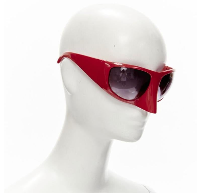 rare BERNARD WILLHELM LINDA FARROW PW003 red mould nose masked sunglasses
Reference: ANWU/A00846
Brand: Bernhard Willhelm
Model: PW003
Material: Plastic
Color: Red, Black
Pattern: Solid
Made in: China

CONDITION:
Condition: Excellent, this item was