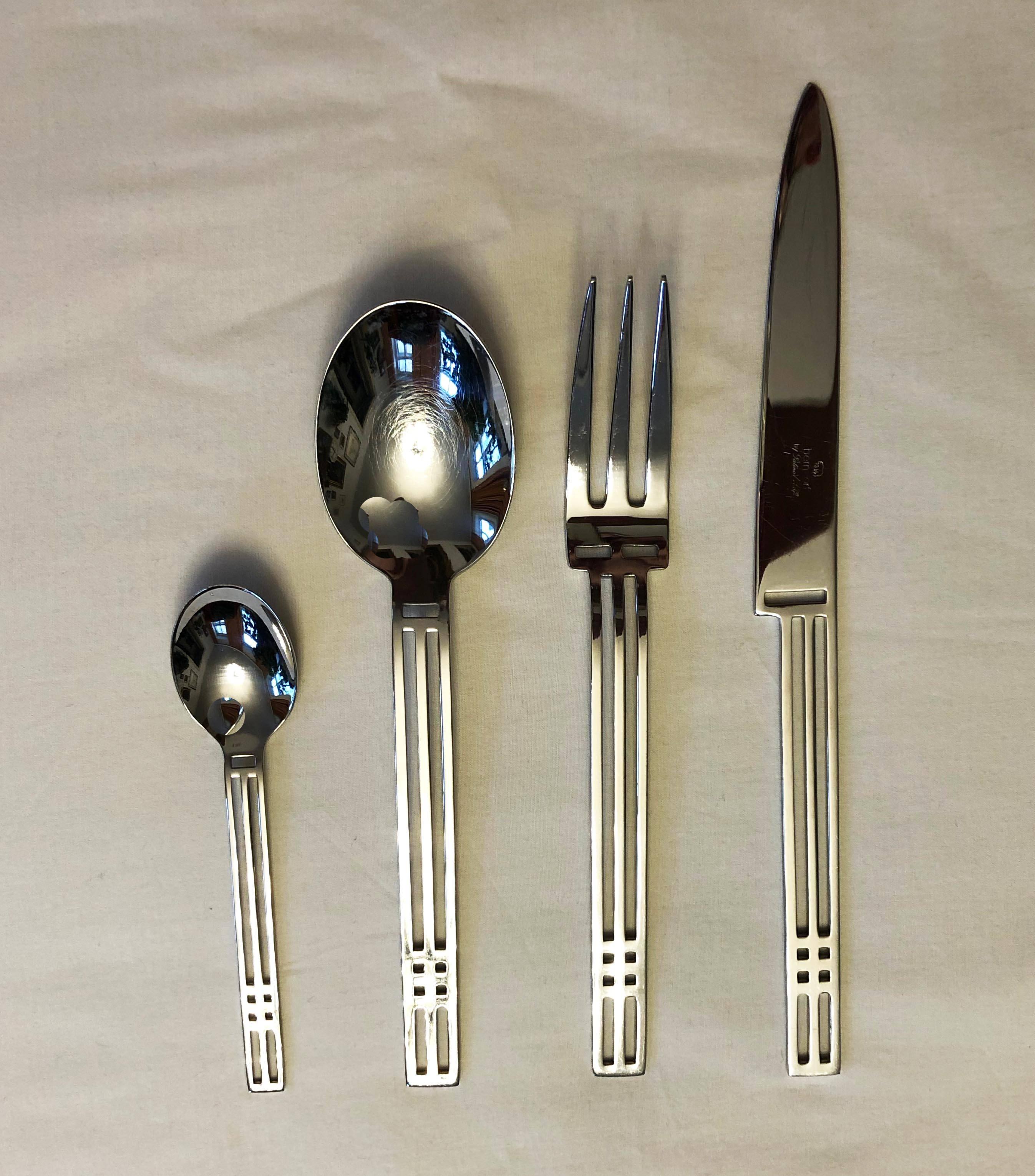 Designed by famous New York designers duo Bob Patino (1942-1998) and Vincente Wolf in 1991.
Stainless steel. Handles long and broad with rectangular openings. Reminiscent of Charles Rennie Mackintosh.
Dimensions: Knife 25.4cm, fork 20.8cm, spoon