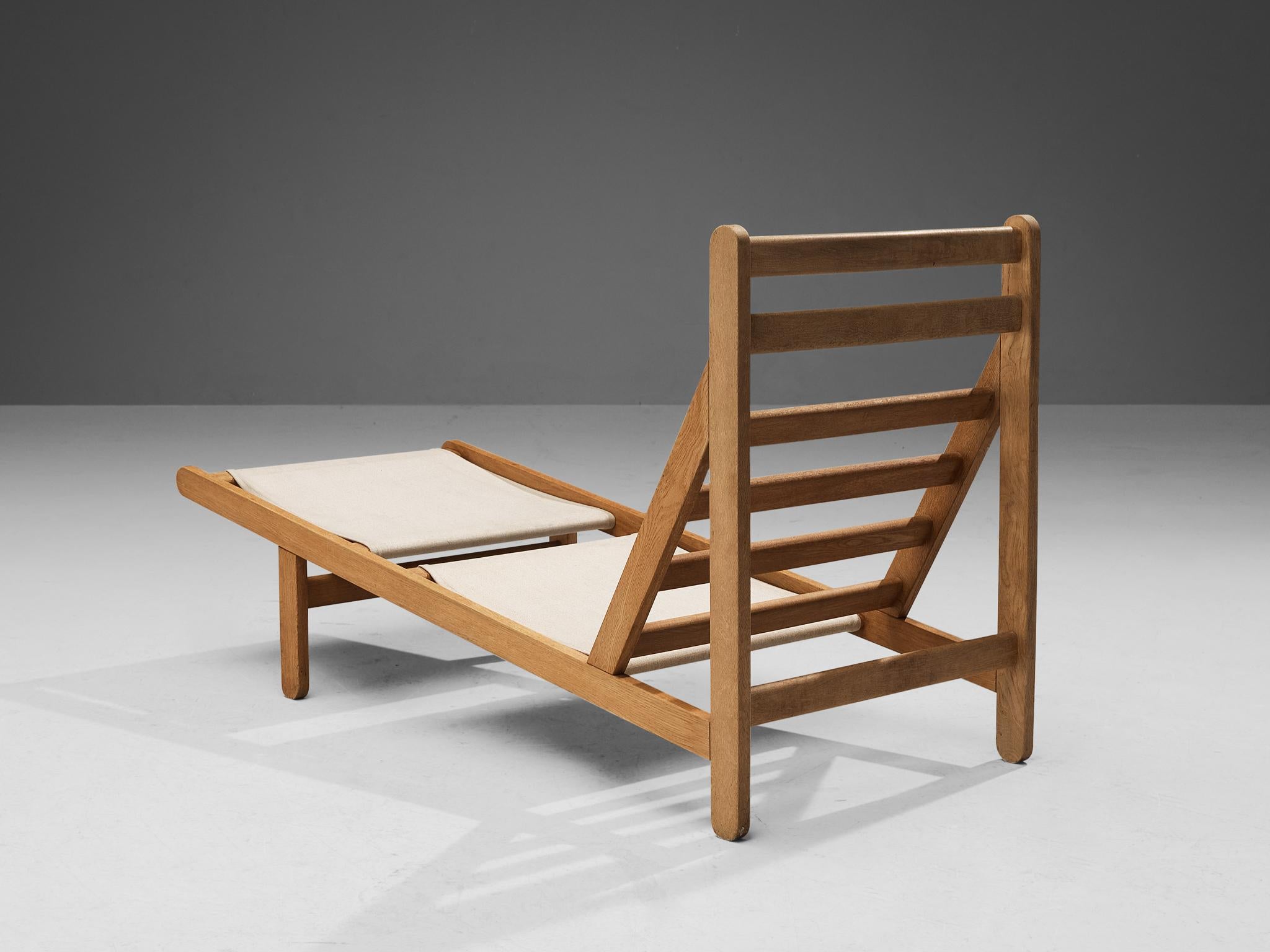 Bernt Petersen, 'Rag' chaise longue, oak, canvas, brass, Denmark, circa 1965

A well-proportioned lounge chair that is designed according to the Danish design paradigm from the mid-20th century. Clear and simple in line, high-quality craftsmanship,