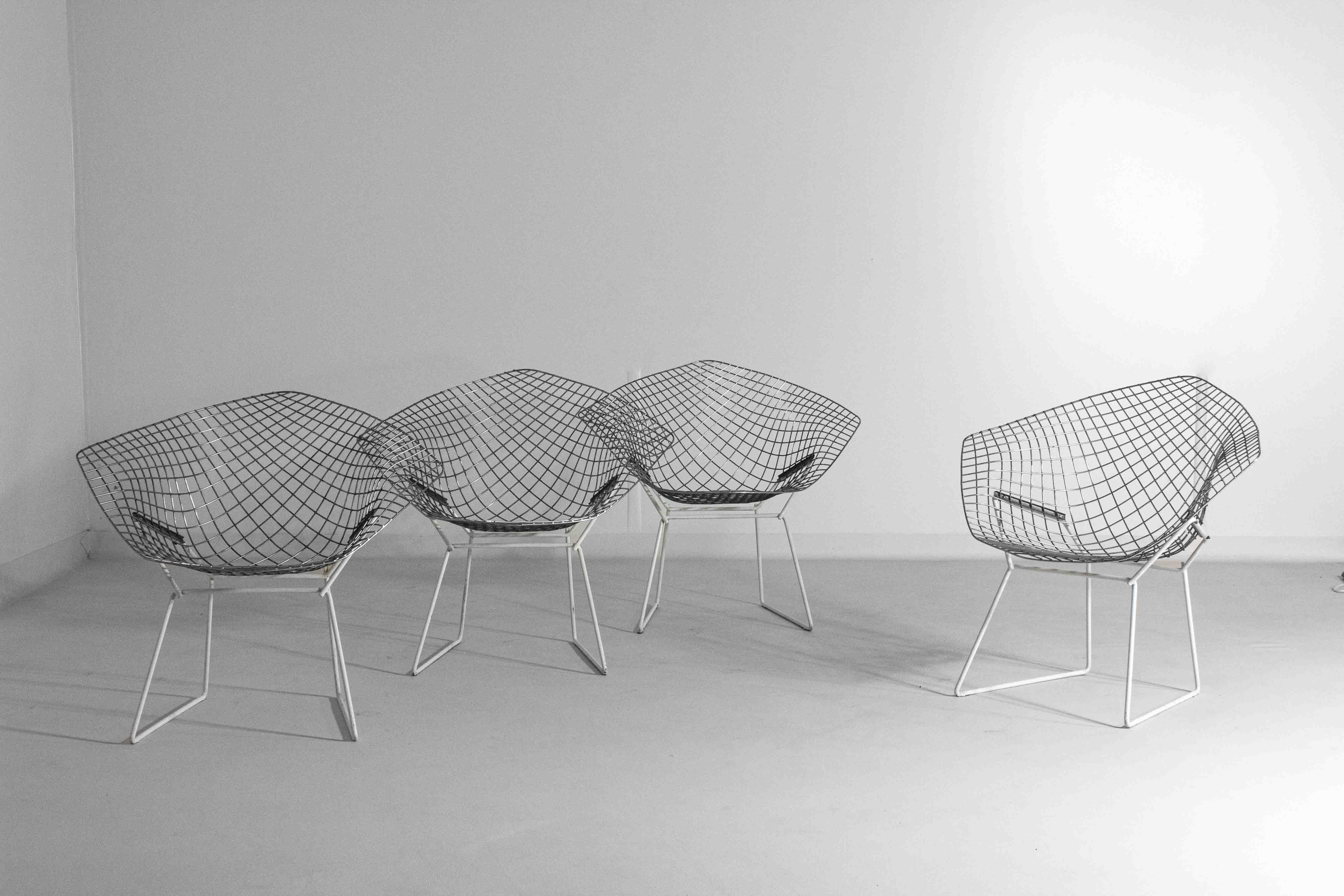 Rare Bertoia diamond chairs with ottoman for Knoll International, 1970s In Good Condition For Sale In Antwerpen, VAN
