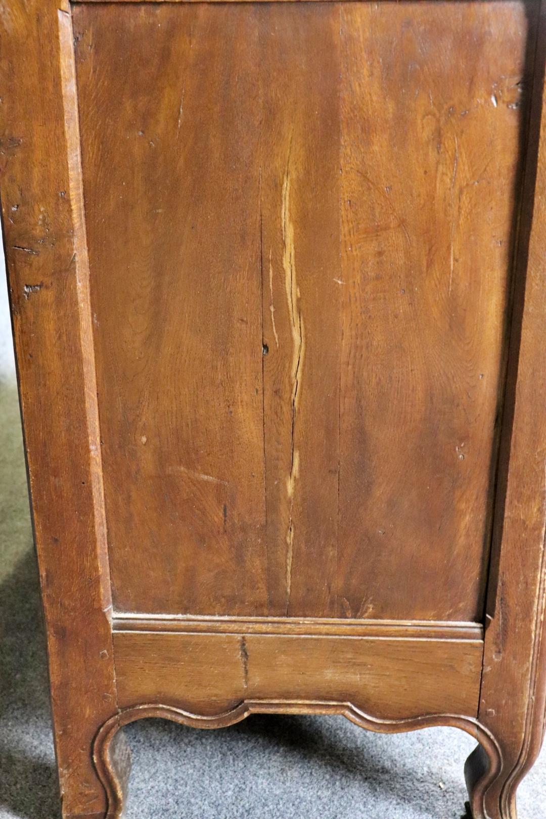 Raro Armadio a specchio francese Luigi XV intagliato in Oak del 1790 in vendita 4