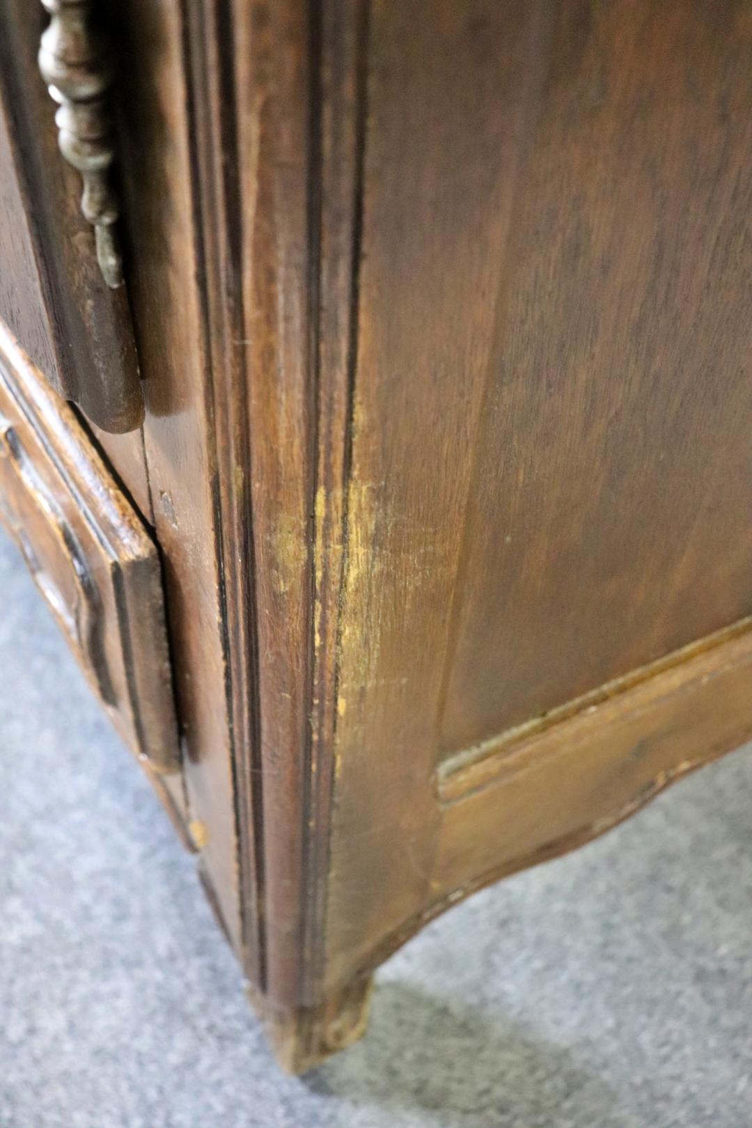 Raro Armadio a specchio francese Luigi XV intagliato in Oak del 1790 in vendita 8
