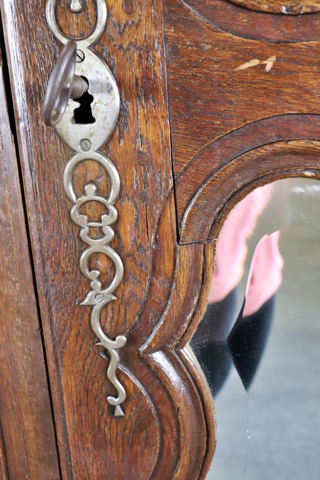Stile provenzale Raro Armadio a specchio francese Luigi XV intagliato in Oak del 1790 in vendita