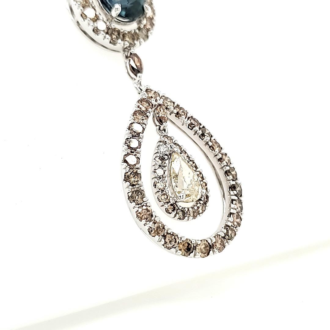Rare Bi-colored Blue-Green Sapphire pendant with diamonds In New Condition For Sale In Hong Kong, HK