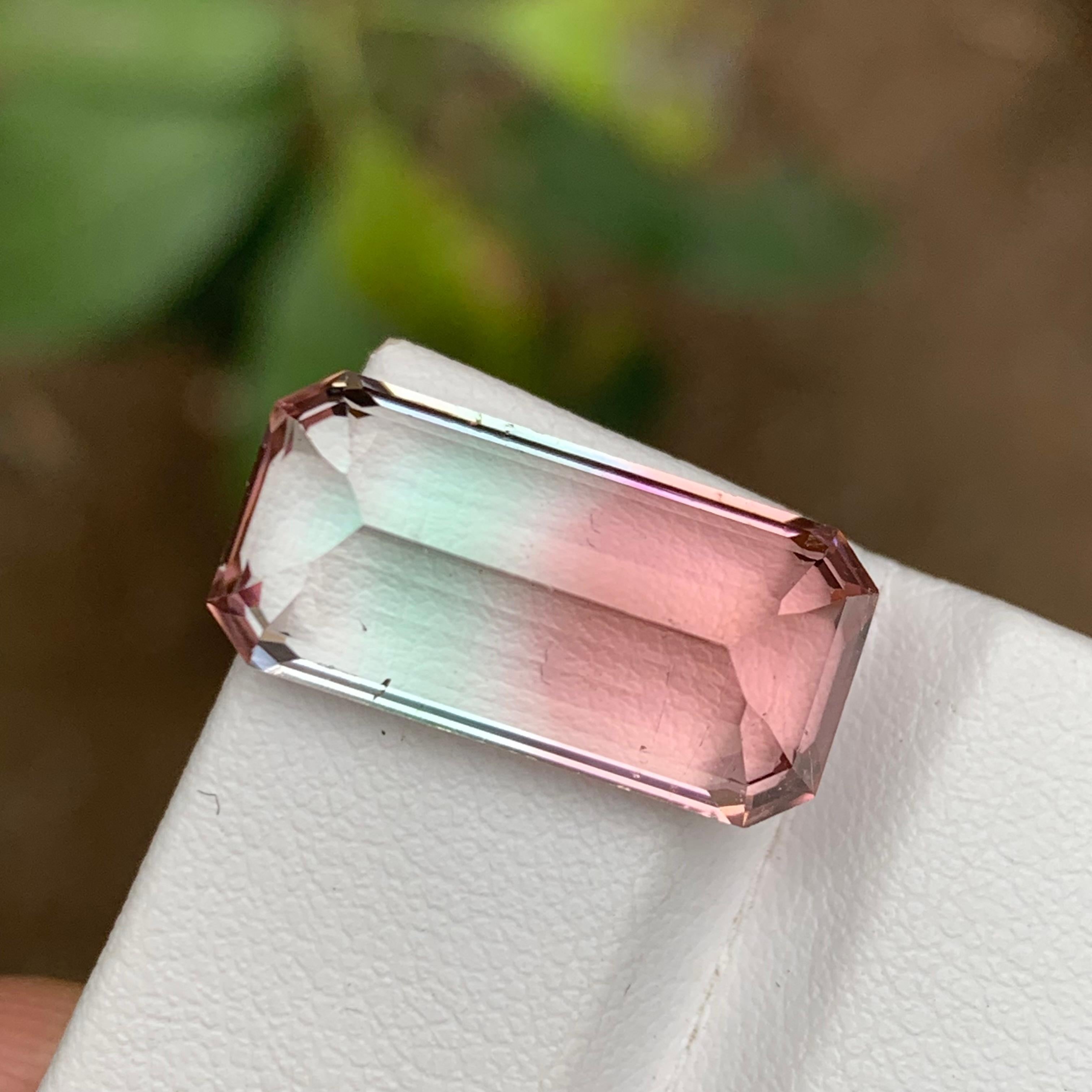 Rare Bicolor Pink & Light Blue Natural Tourmaline Gemstone, 12.65 Ct Emerald Cut In New Condition For Sale In Peshawar, PK