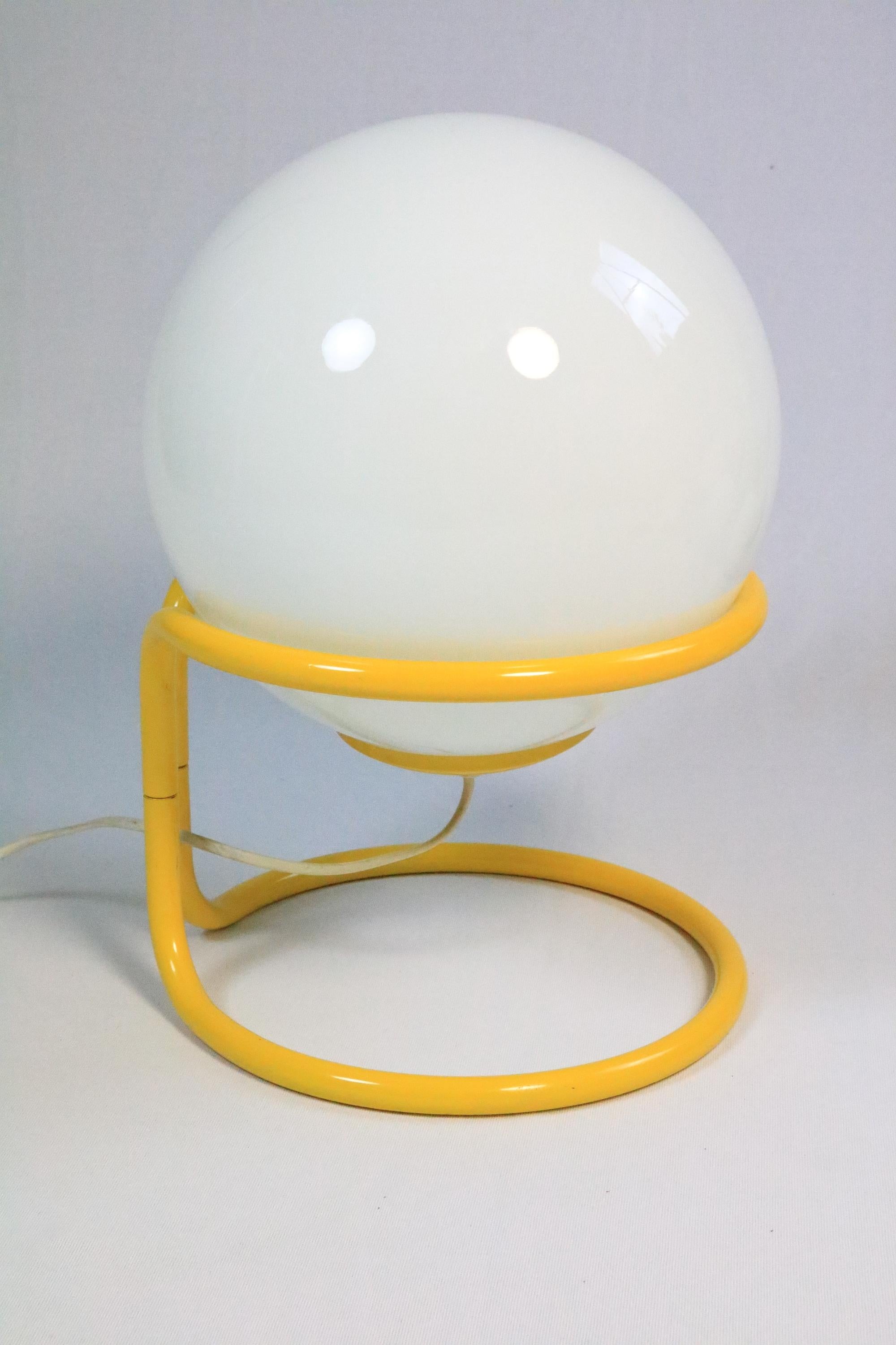 Rara Lámpara de Bola de Cristal BIG, Lámpara de Pie Amarilla, Europa, Década de 1970 2