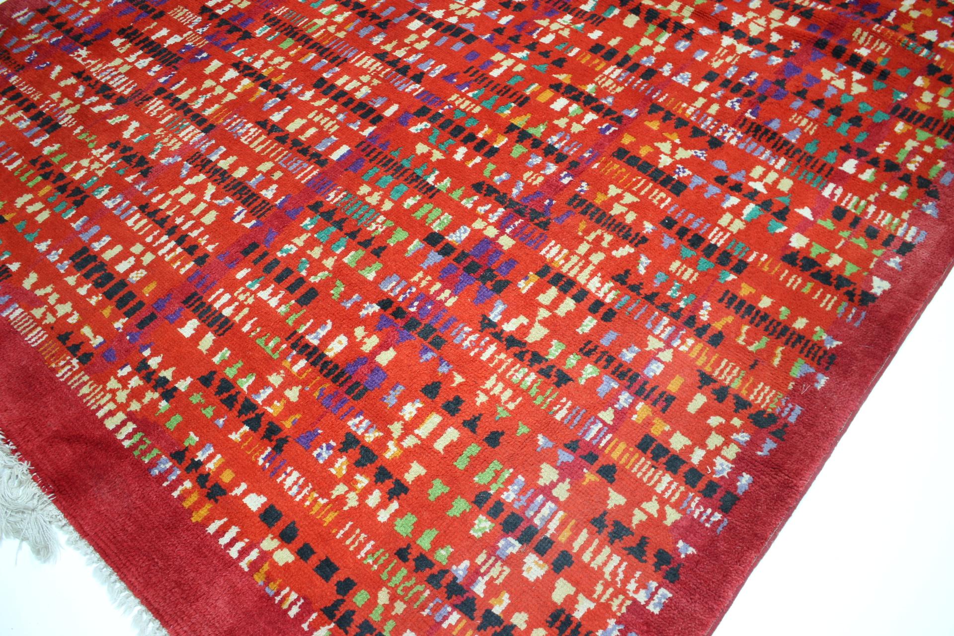 Noué à la main Rare grand et magnifique tapis en laine à motif abstrait fait à la main, années 1950 en vente