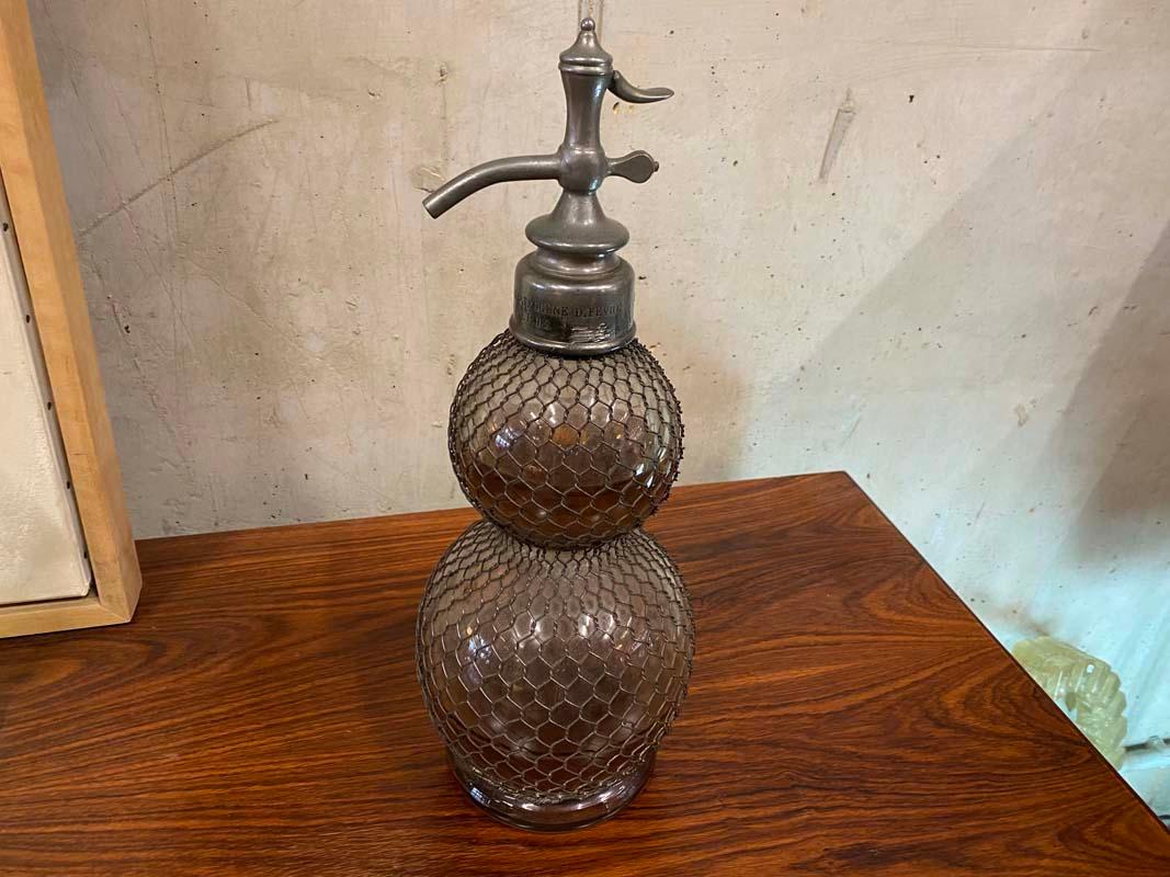 Beautiful antique French siphon bottle in the shape of a calabash from the years around 1900. The cap with tap is made of pewter and marked 
