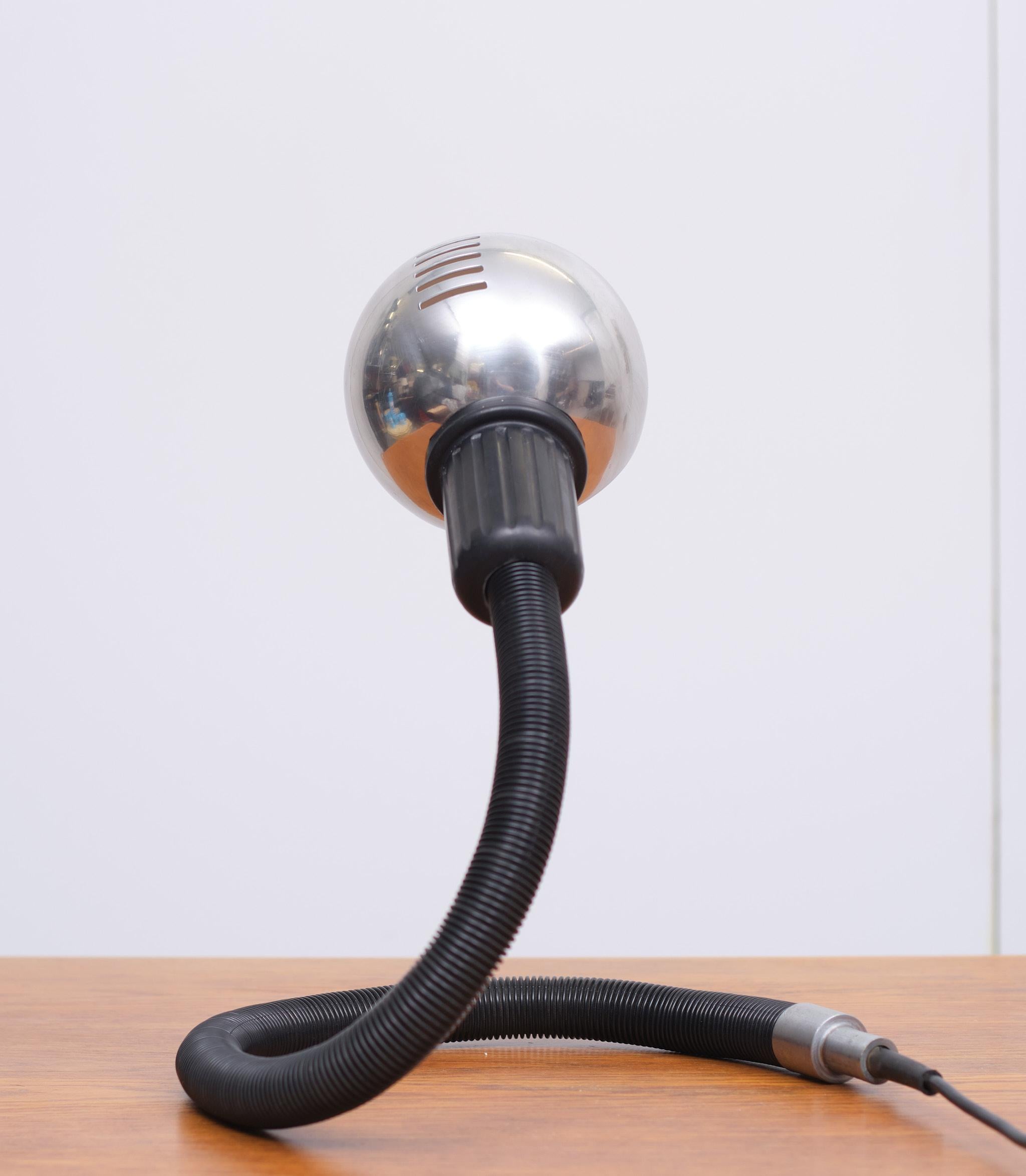 Chrome Grande lampe rare «Hebi » d'Isso Hosoe pour Valenti, Italie en vente