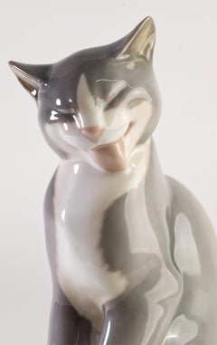 Rara figura de gato sentado de porcelana Bing & Grøndahl, años 50