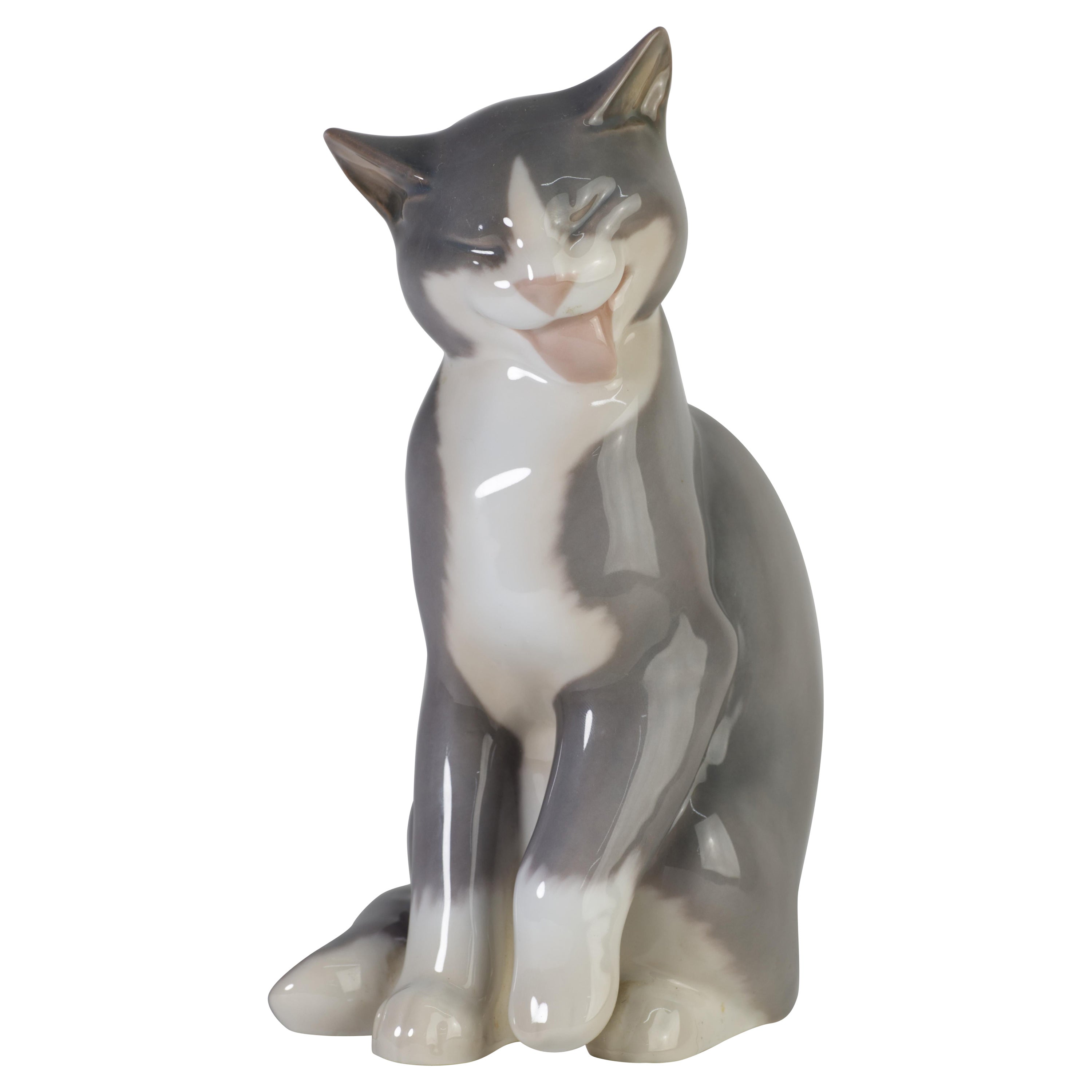 Rare Bing 
Grøndahl Porcelain Grooming Sitting Cat Figurine 1950s