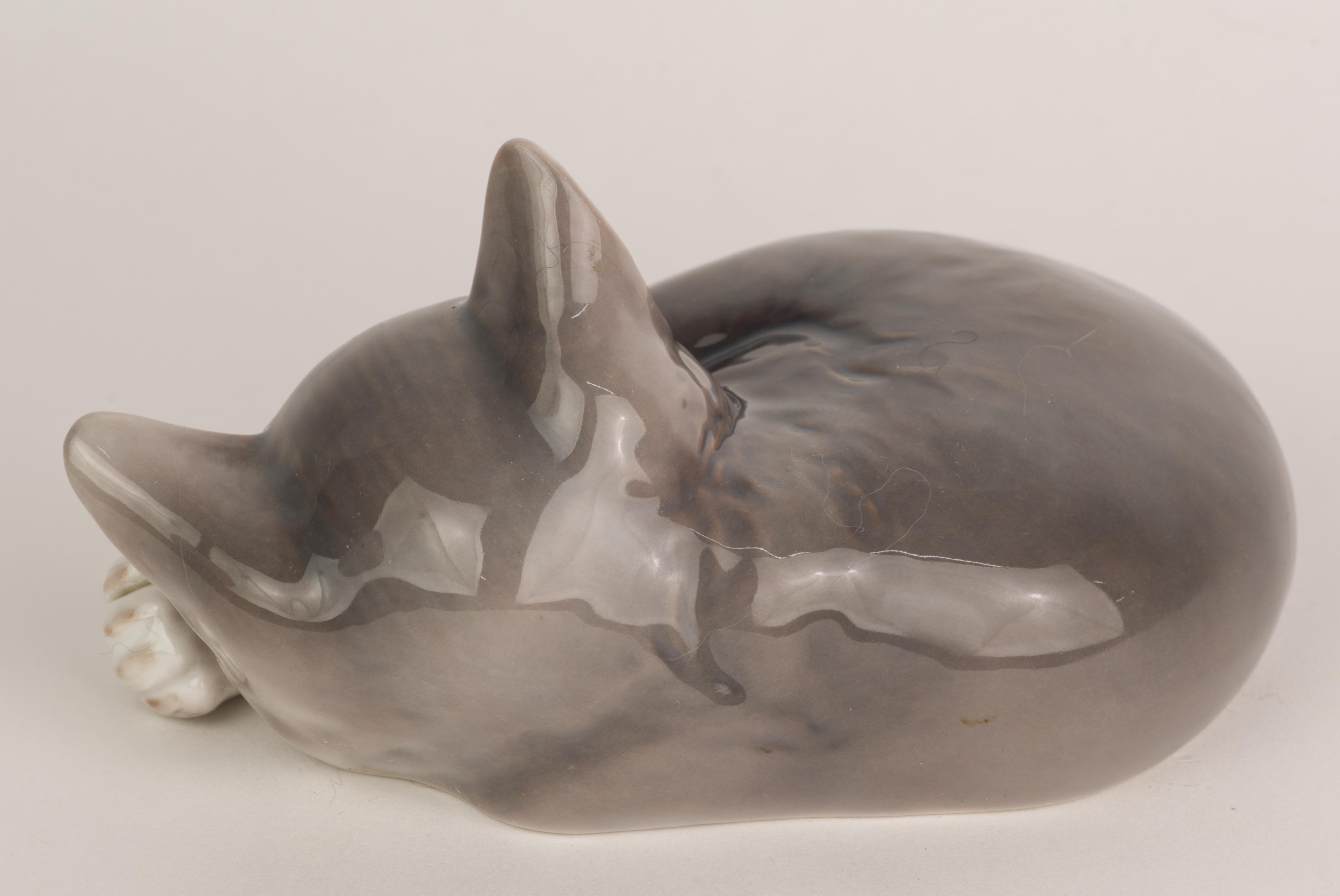 Scandinavian Modern Rare Bing & Grøndahl Porcelain Sleeping Cat Figurine 1950s