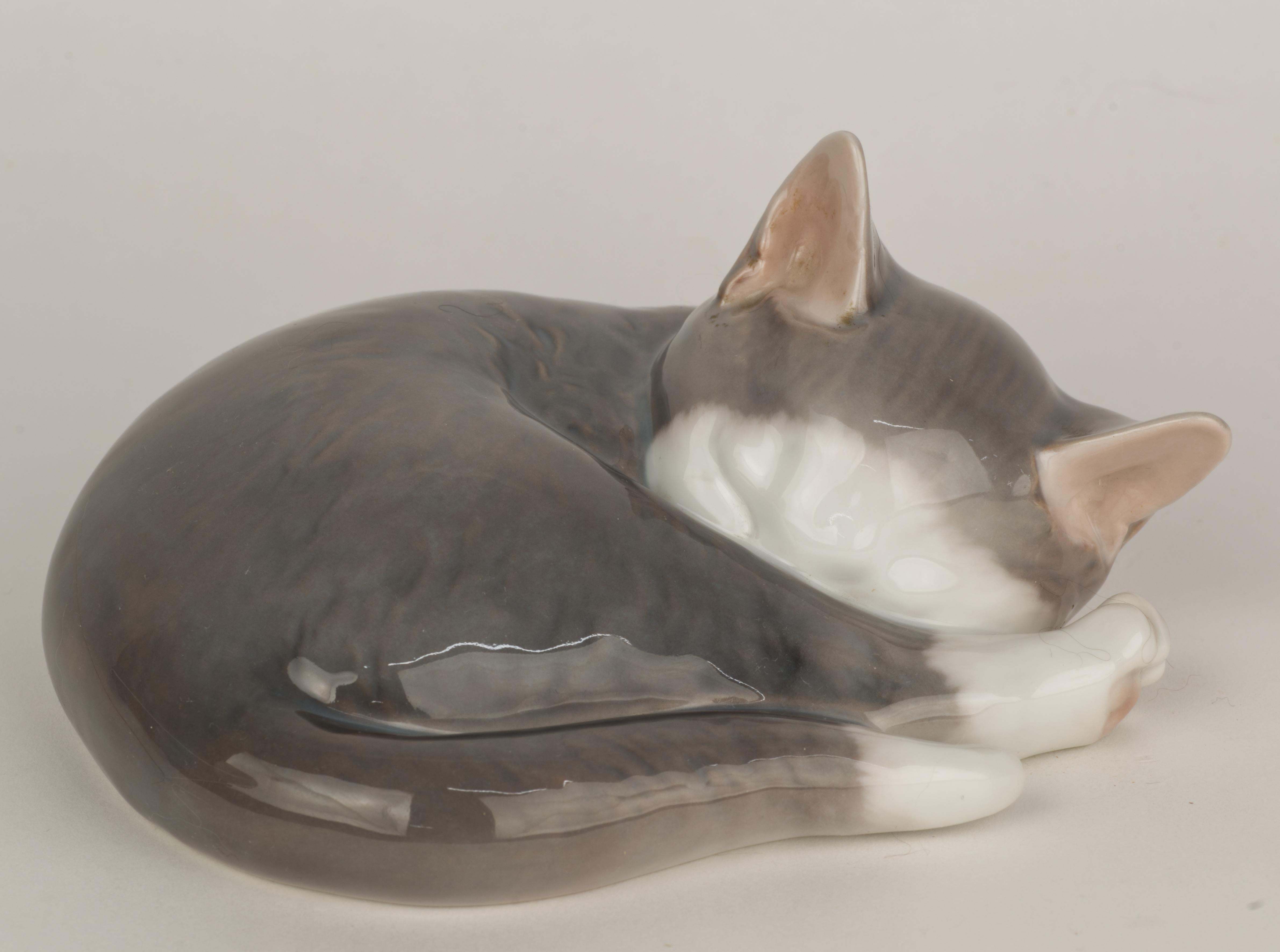 Hand-Crafted Rare Bing & Grøndahl Porcelain Sleeping Cat Figurine 1950s