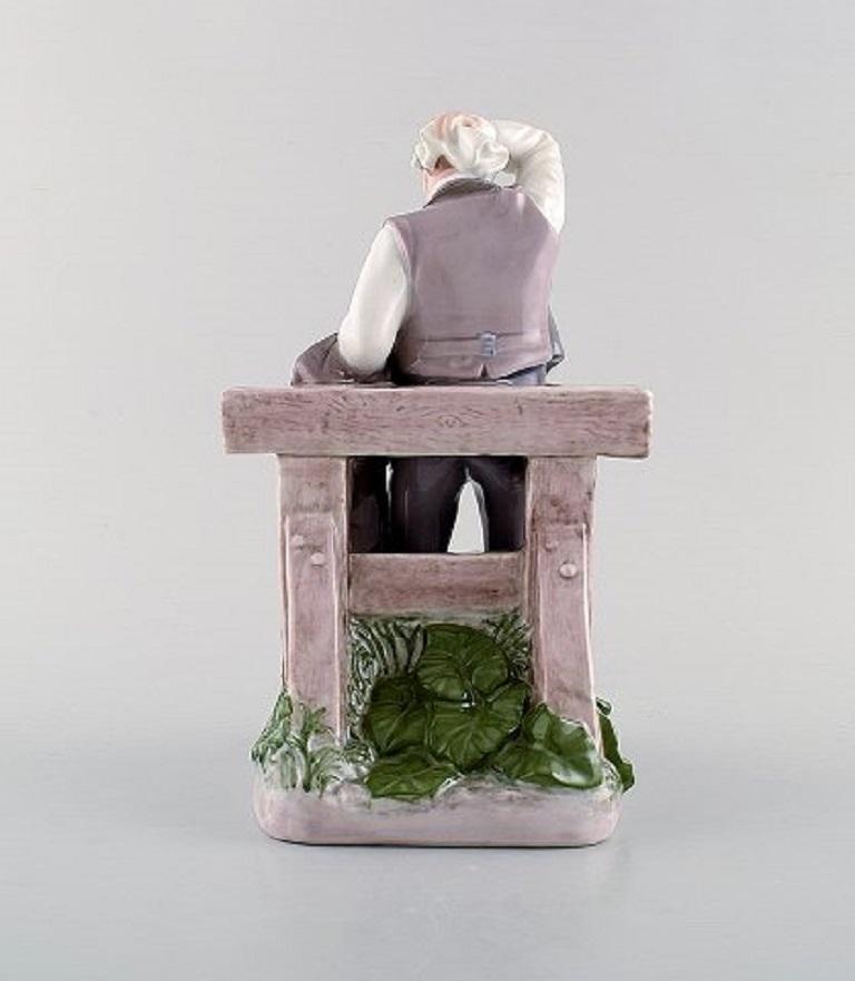 Rare Bing & Grondahl Porcelain Figurine, The Thirsty Man, Model Number 2435 In Good Condition For Sale In Copenhagen, DK