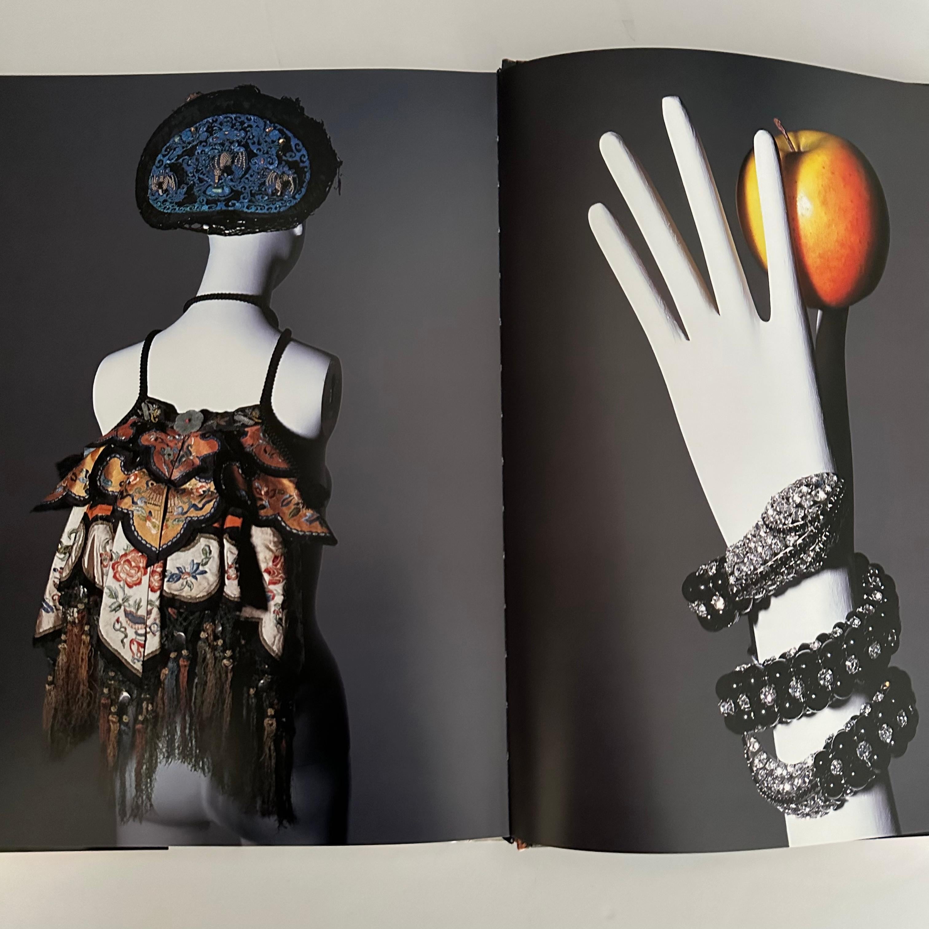 Paper RARE BIRD OF FASHION - The Irreverent Iris Apfel