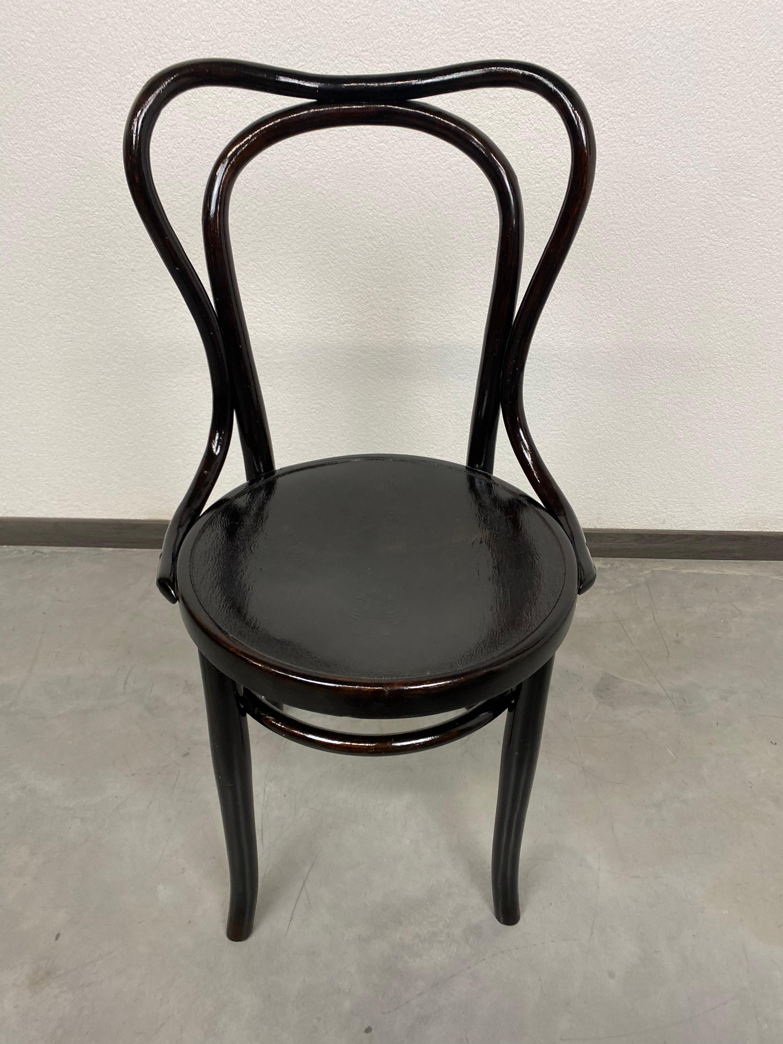 Très rare chaise Thonet de sécession en noir.