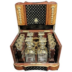 Rare meuble de rangement à liqueur Napoléon III noir et brun, ensemble en cristal de Baccarat