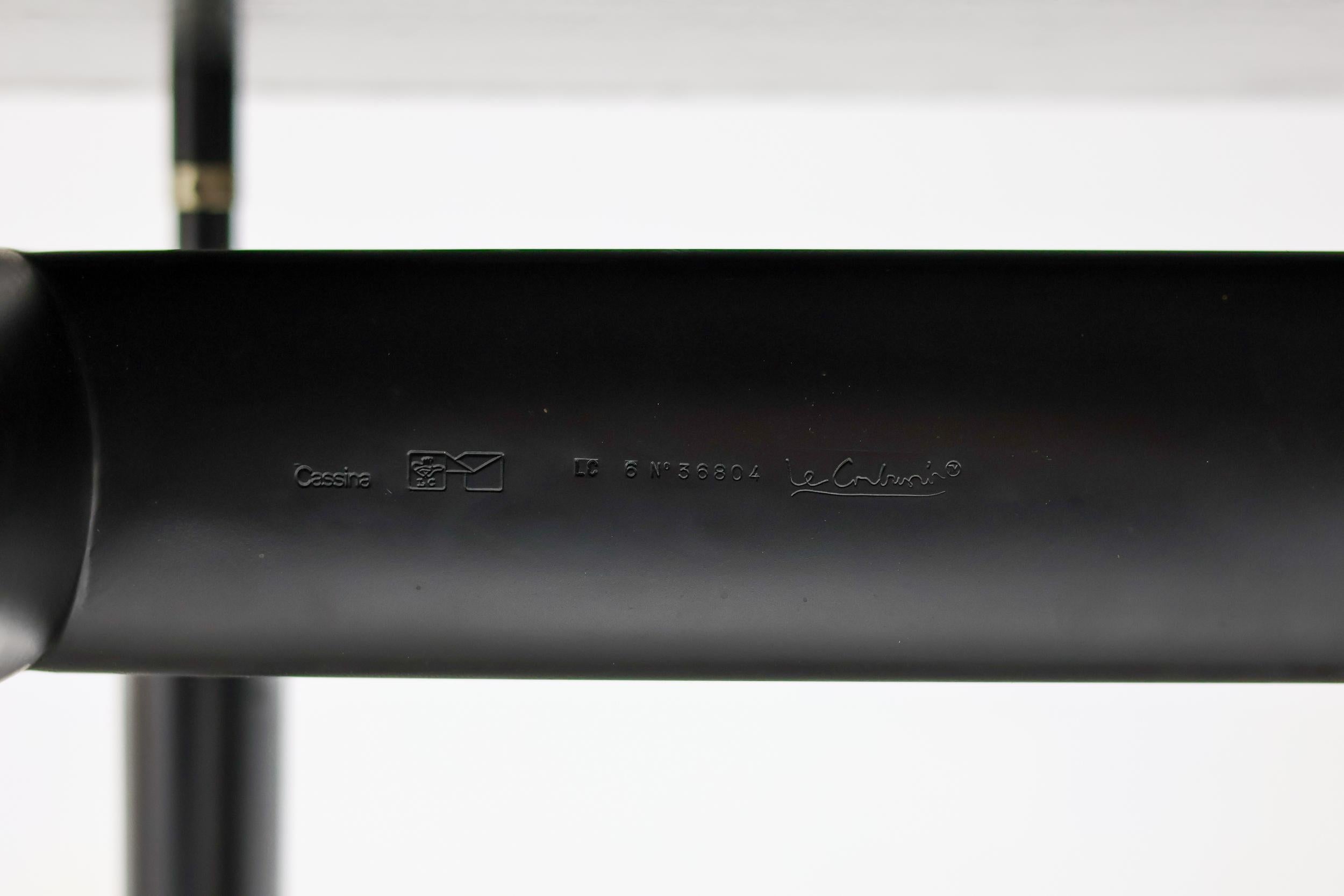 Raro escritorio LC6 de fresno teñido de negro de Le Corbusier, Jeanneret y Perriand para Cassina 2
