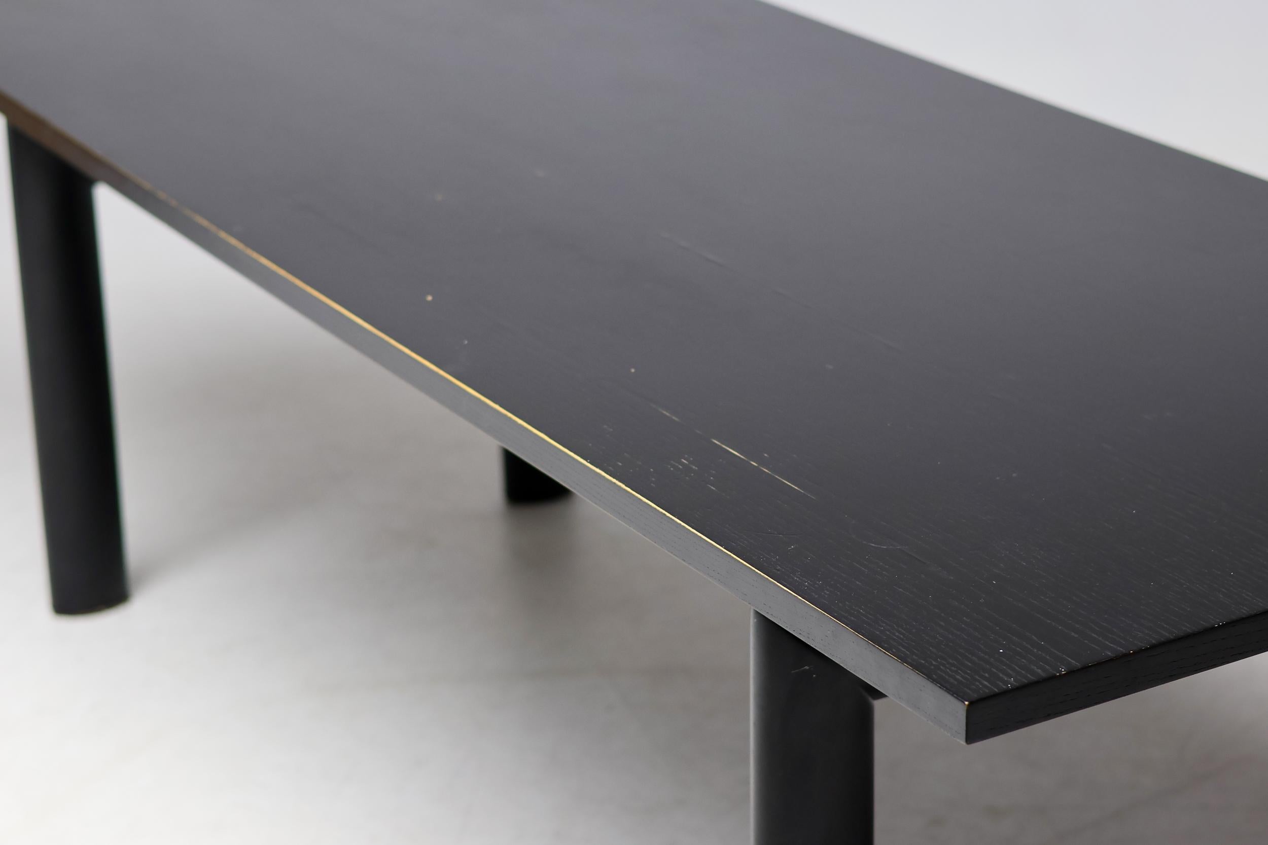 Raro escritorio LC6 de fresno teñido de negro de Le Corbusier, Jeanneret y Perriand para Cassina Aluminio