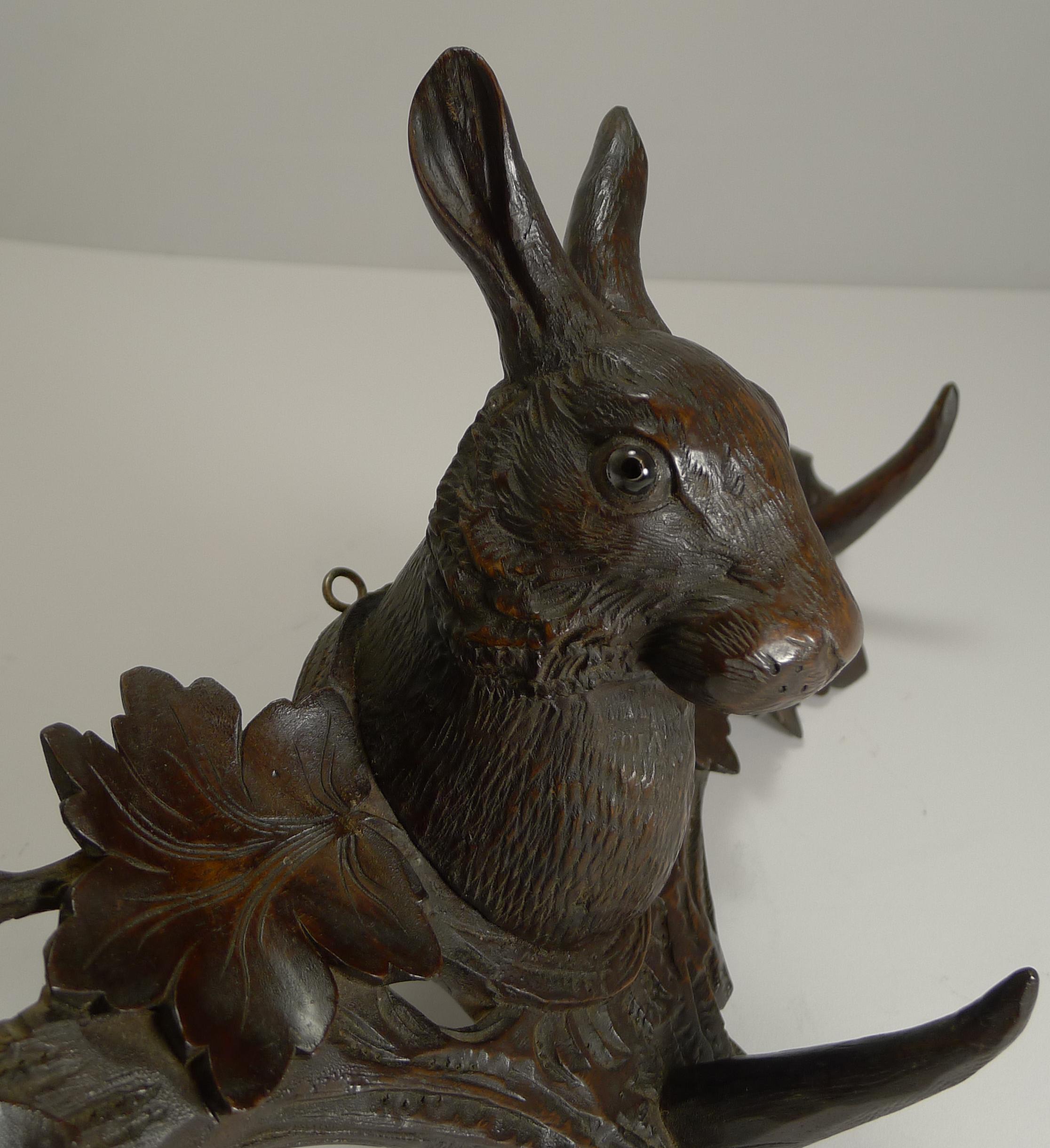 Rare Black Forest Hare or Rabbit Wall Rack, circa 1890 In Excellent Condition In Bath, GB